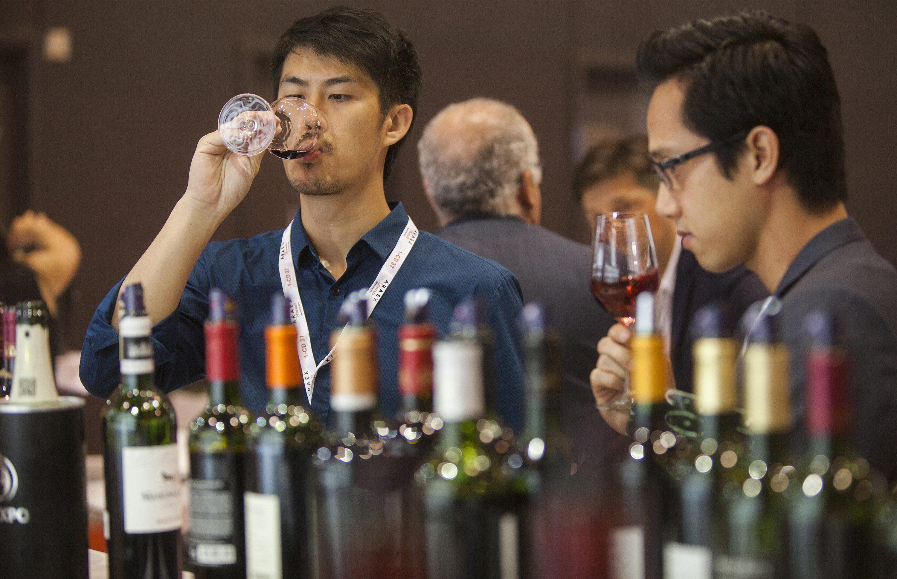 Chinese buyers of fine wine attend the 2016 edition of Vinexpo Asia, in Hong Kong. The event is returning to the city this week after being being held in Singapore, but the move is purely transactional on both sides. Photo:  EPA