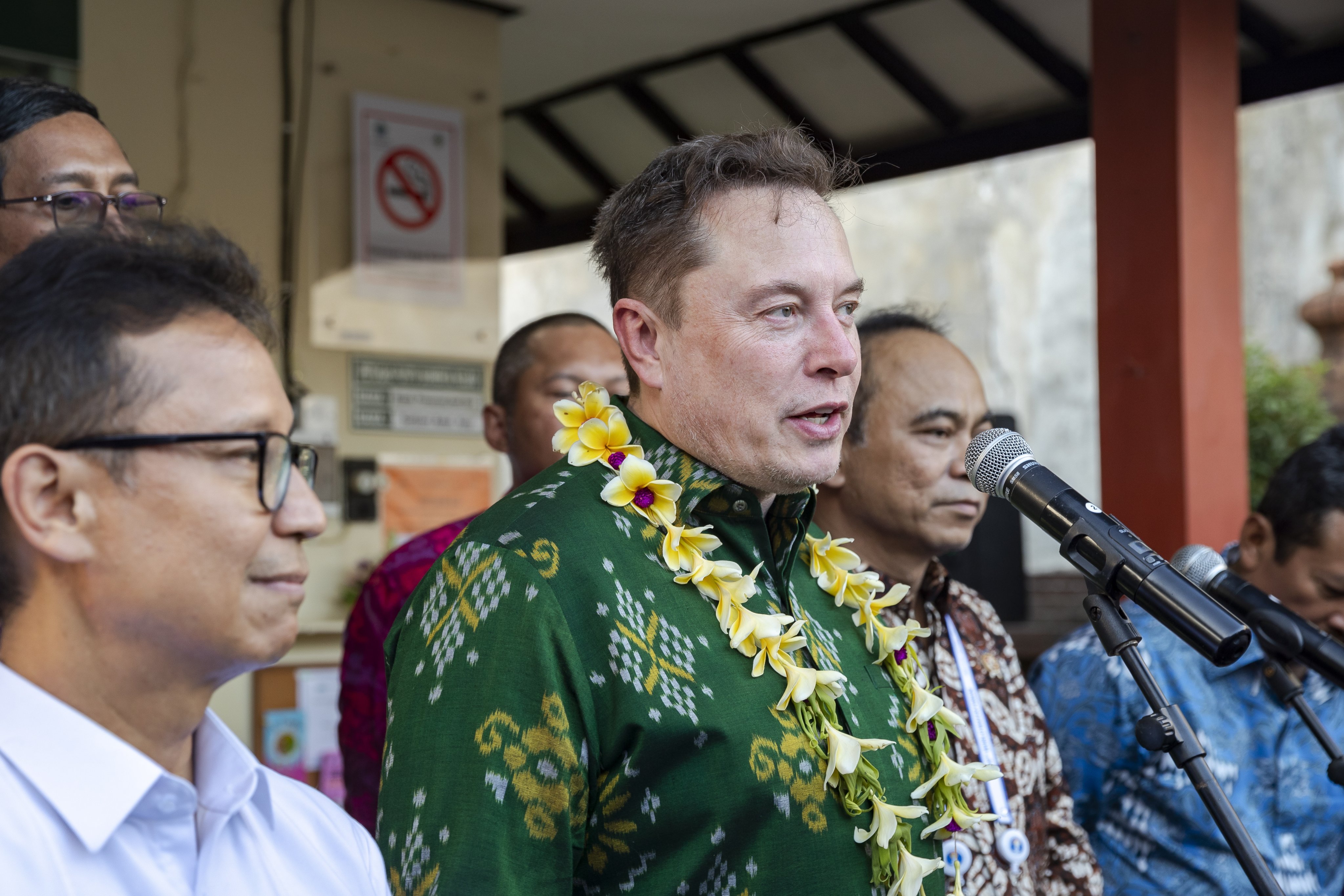 US tech entrepreneur Elon Musk talks to the media after the launch of Starlink in Denpasar, Bali, Indonesia. Photo: EPA-EFE