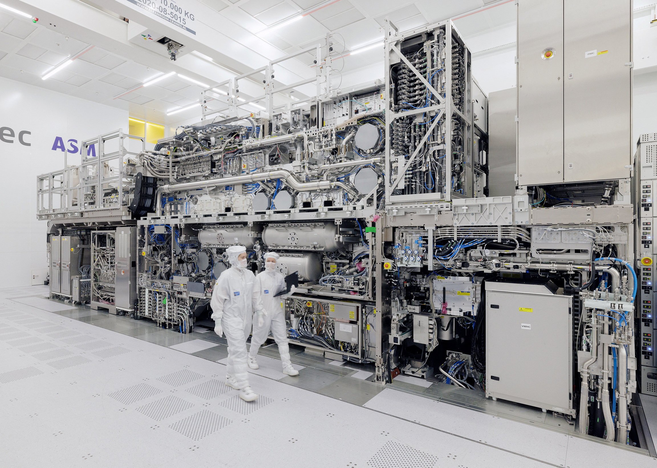 ASML engineers walk past a High NA EUV tool at ASML’s headquarters in Veldhoven, Netherlands, on November 20, 2023. Photo: Handout via Reuters