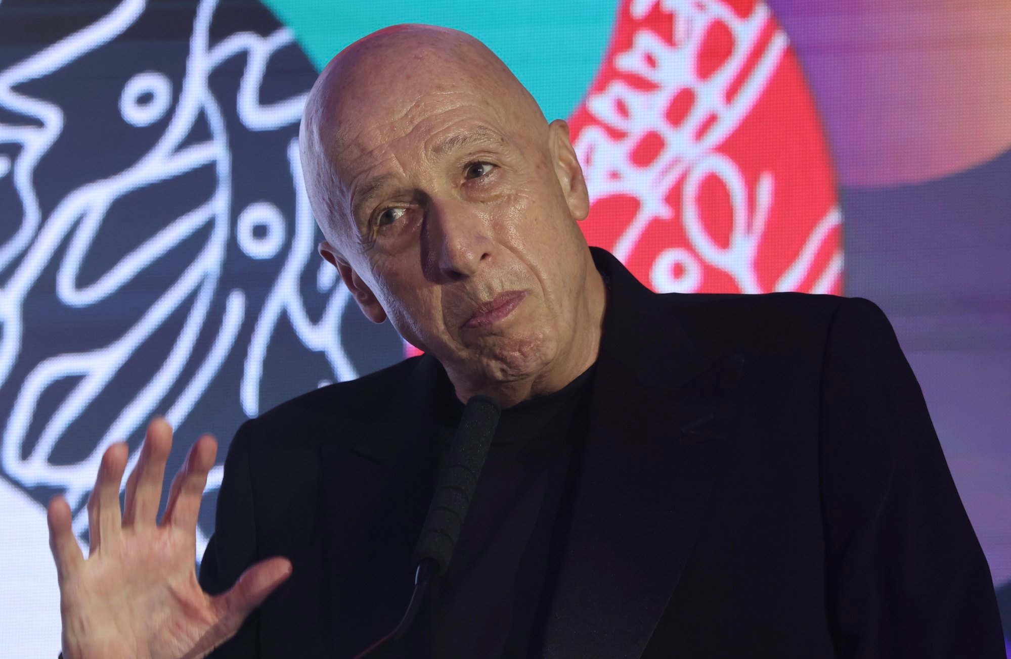 Entertainment tycoon Allan Zeman has urged stakeholders to improve or risk having more restaurants go out of business. Photo: Jonathan Wong