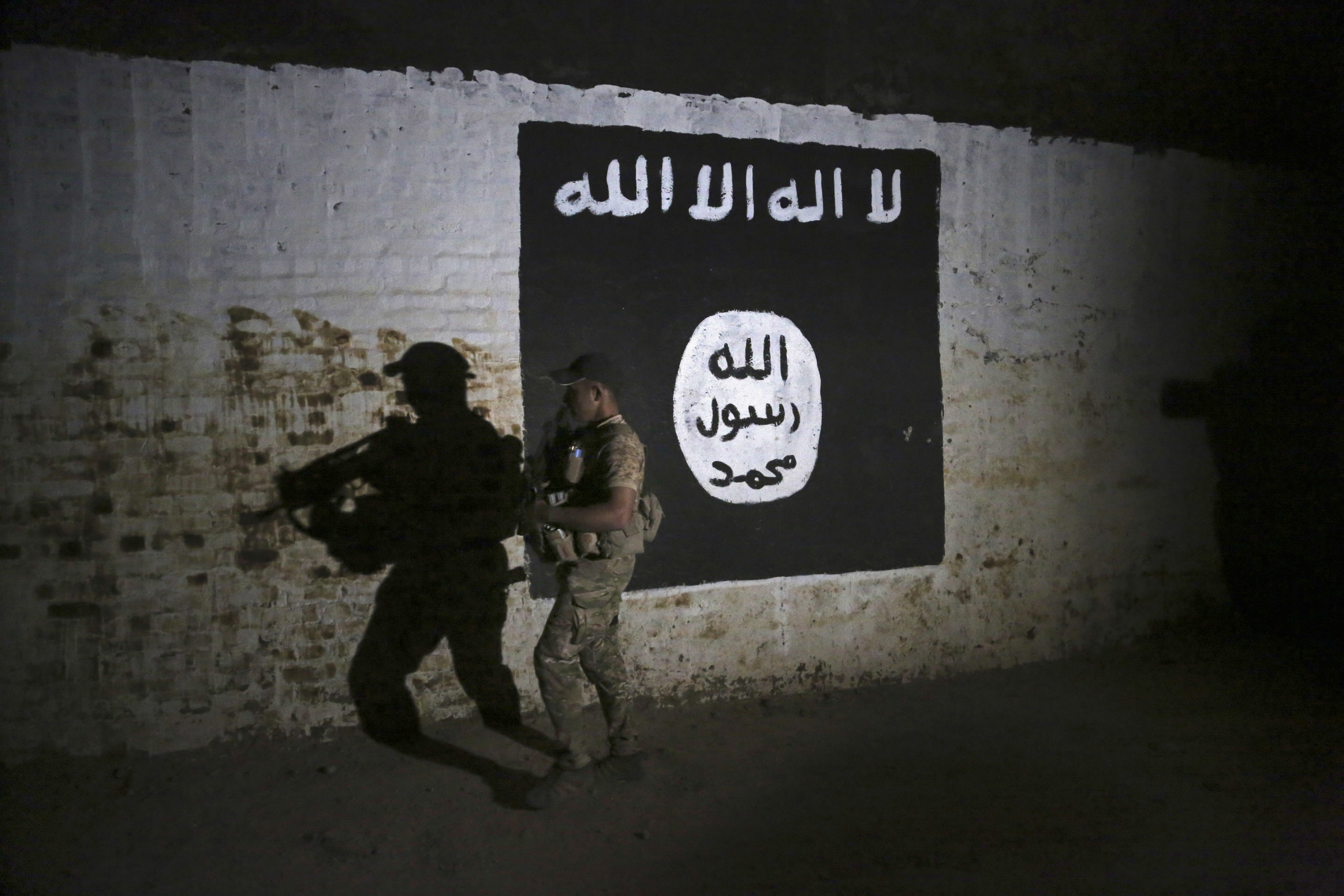 An Islamic State flag is seen on a wall in Iraq in 2017. Terrorism experts say young Southeast Asians “prefer to join pro-Isis groups” over Jemaah Islamiah. Photo: AP