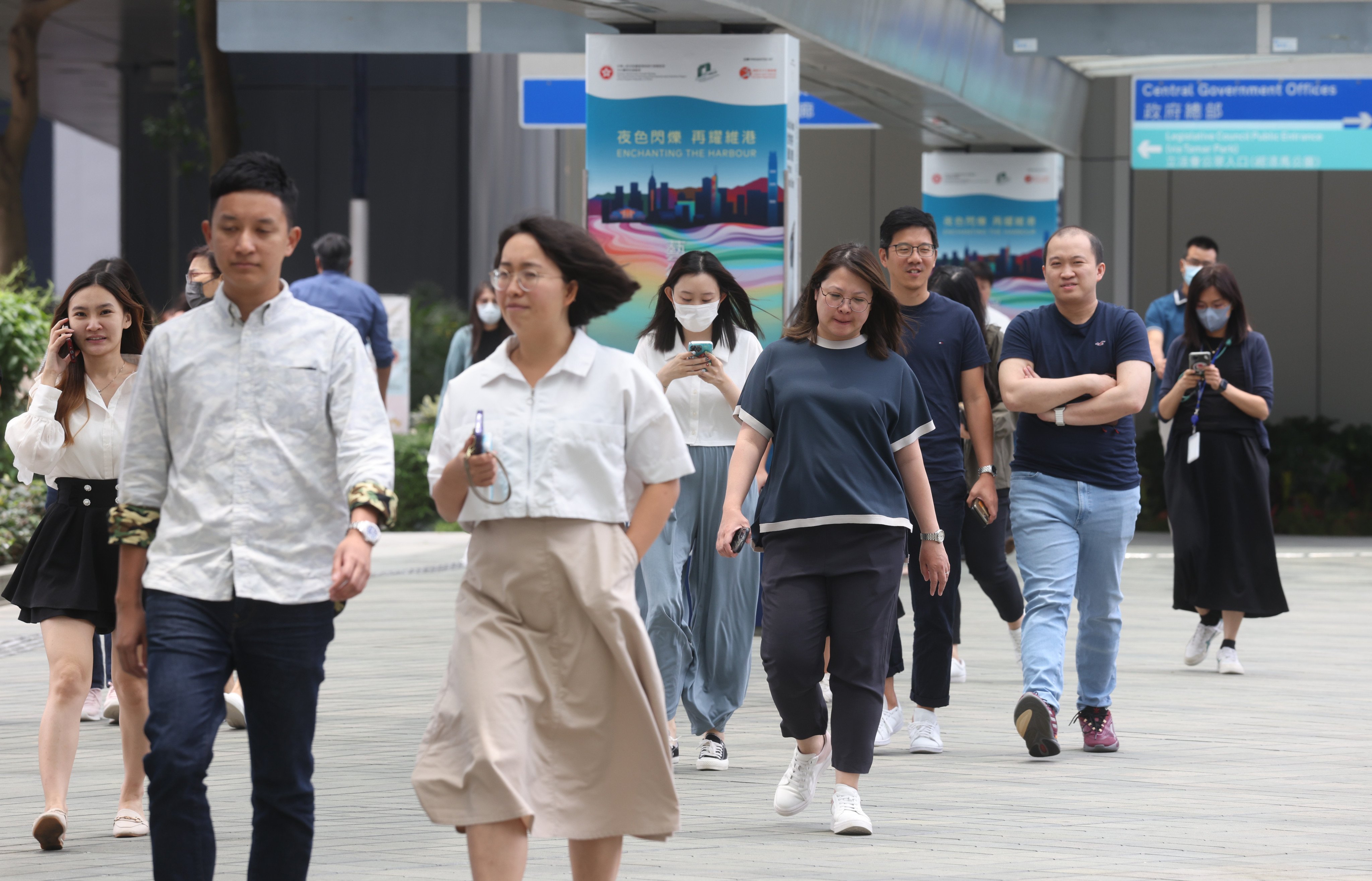 Hong Kong civil servants leave work during lunch time. Photo: Yik Yeung-man