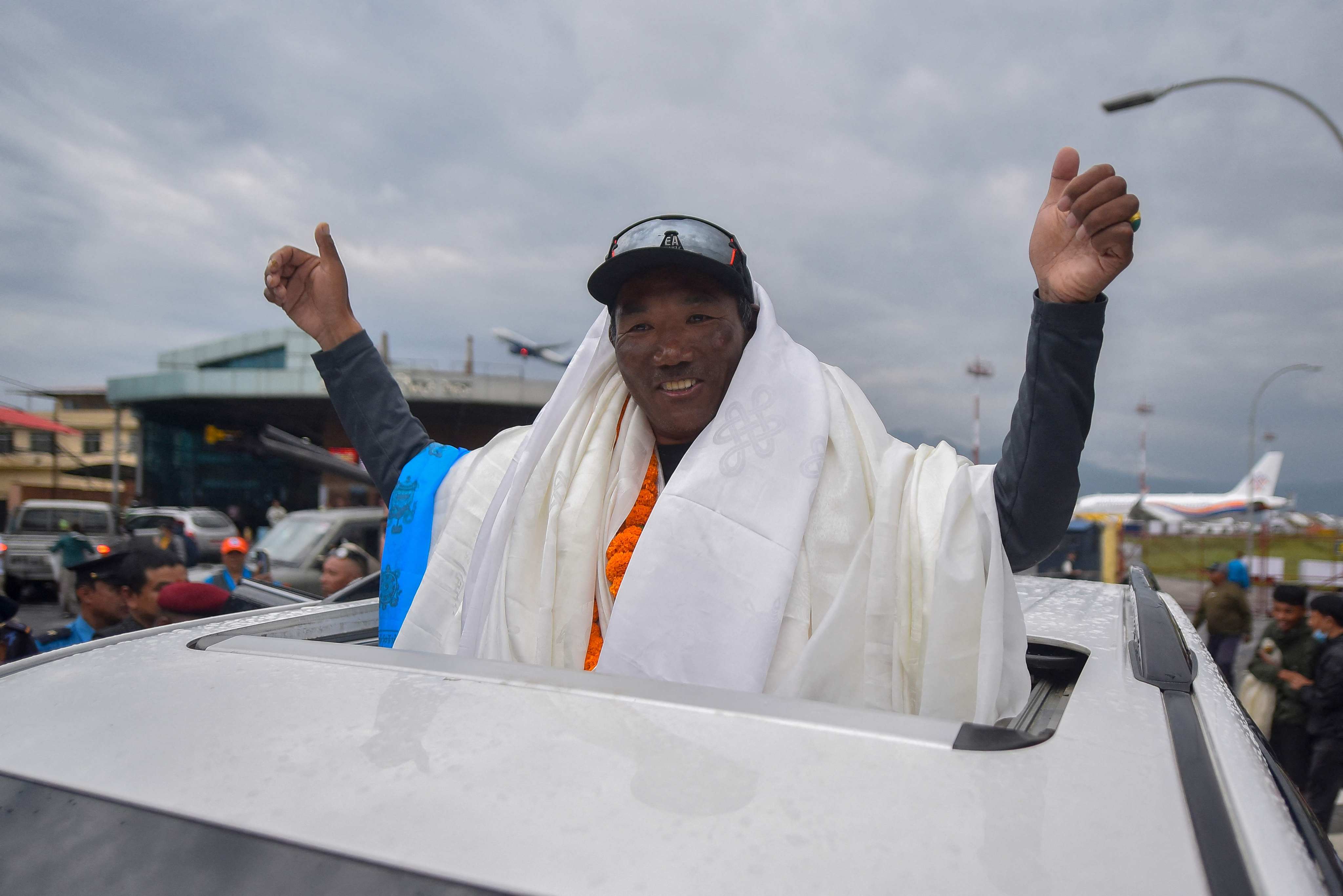 Nepali guide Kami Rita Sherpa gestures to the crowd upon arriving at the Tribhuvan airport in Kathmandu on May 25 last year. Photo: AFP