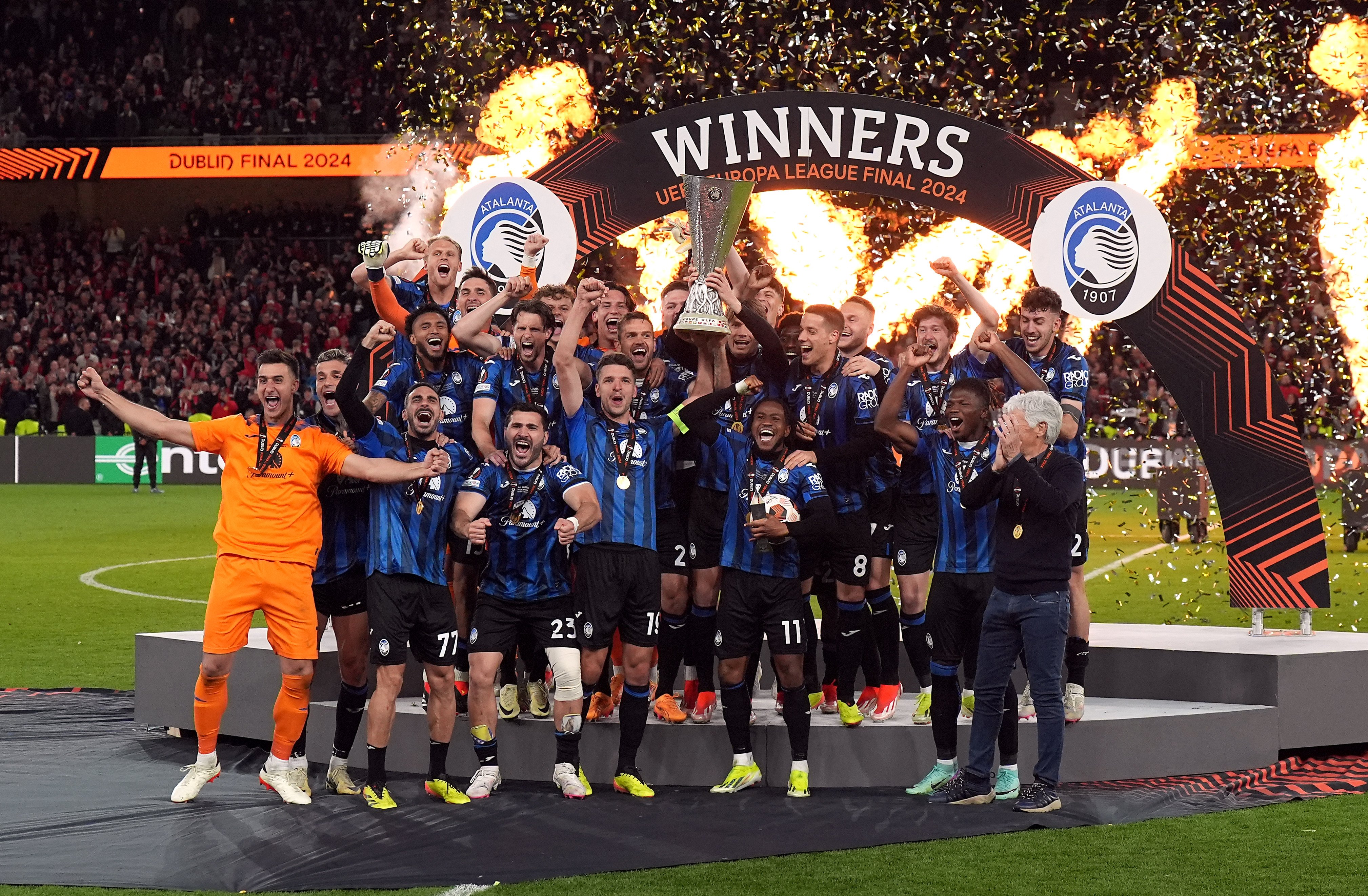 Atalanta players celebrate with the trophy after their victory over Bayer Leverkusen in the Europa League final. Photo: dpa