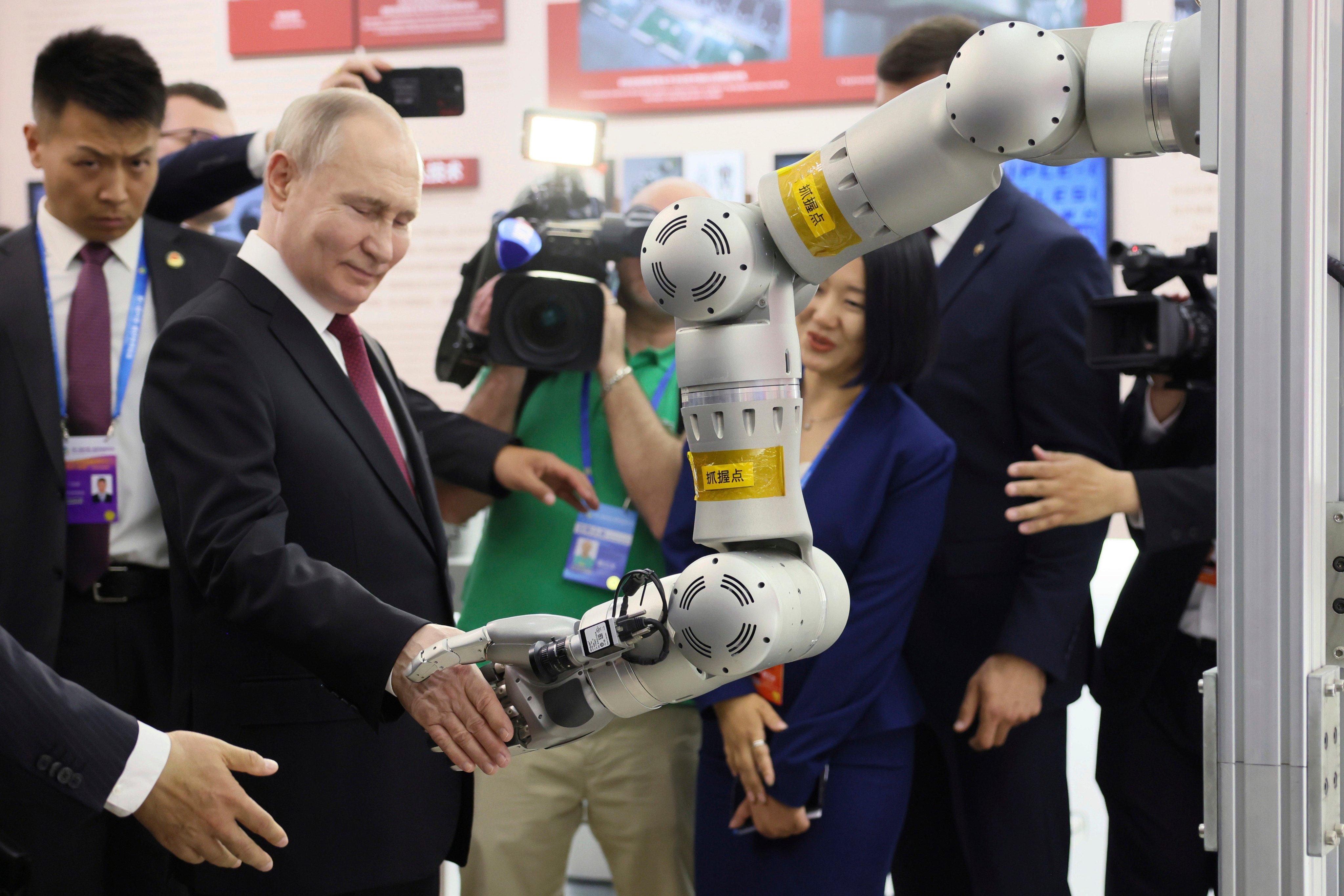 Russian President Vladimir Putin visits an exhibition at the Harbin Institute of Technology in Heilongjiang province in northeastern China on May 17. Photo: Sputnik, Kremlin Pool Photo via AP