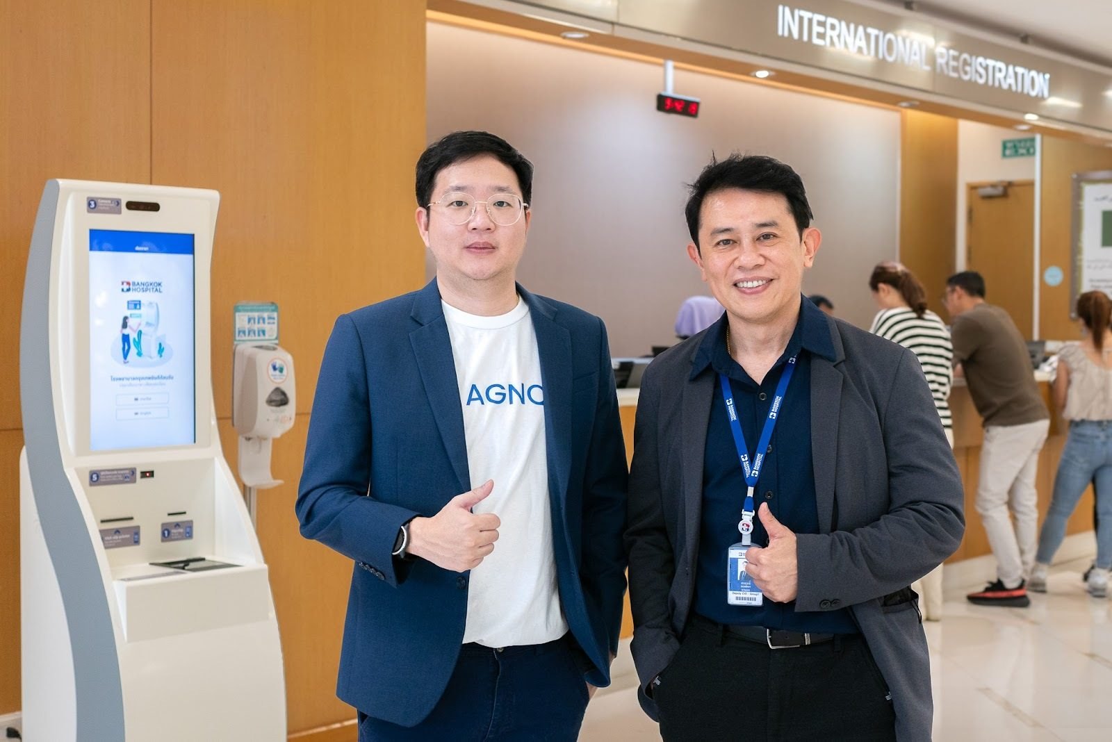 Agnos Health CEO Paphonwit Chaiwatanodom (left) at Bangkok Hospital in Thailand assisting with smart online registration for patients. Photo: Agnos Health