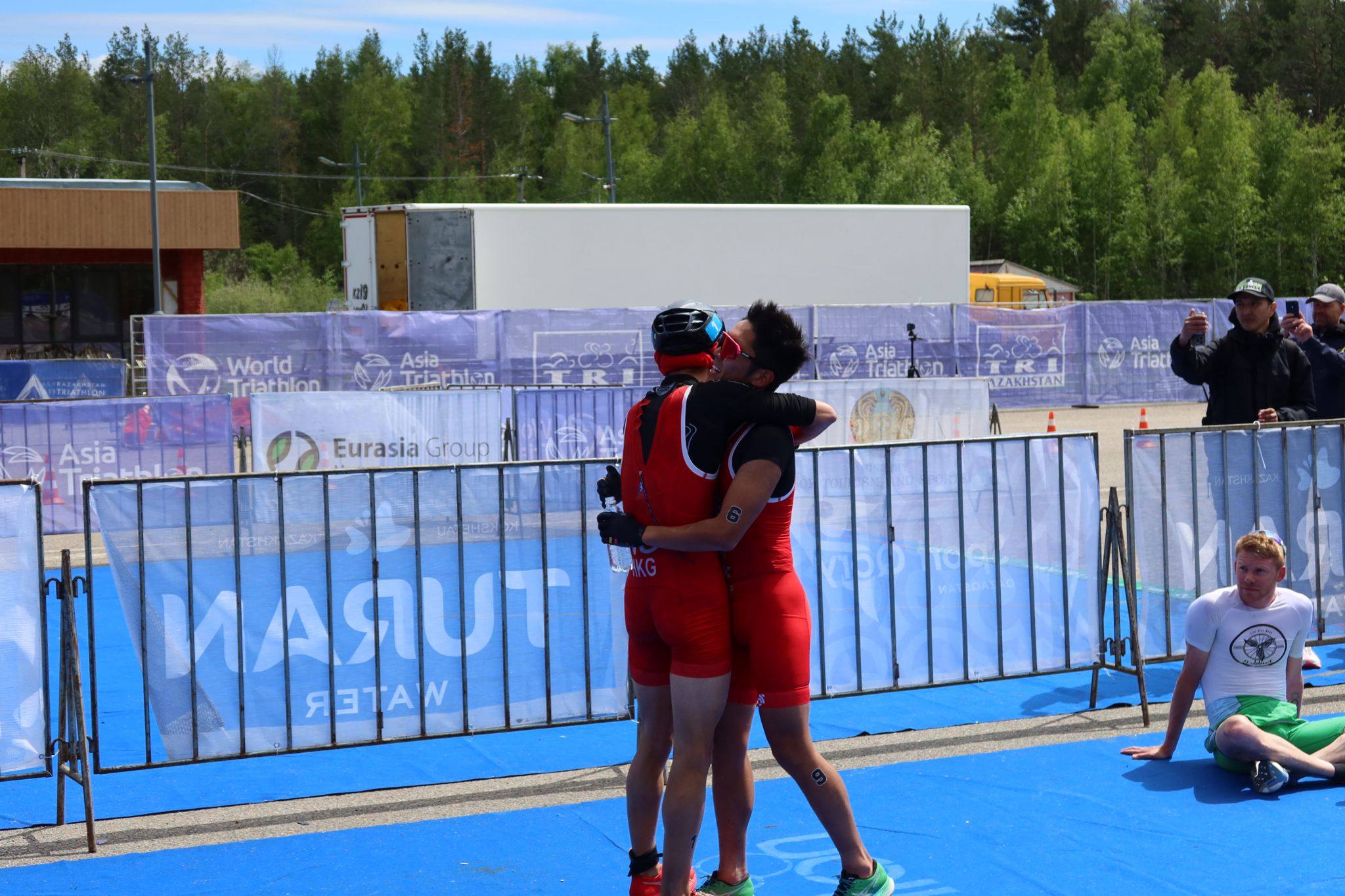 Jason Ng embraces teammate Robin Elg after clinching his Paris ticket. Photo: Handout