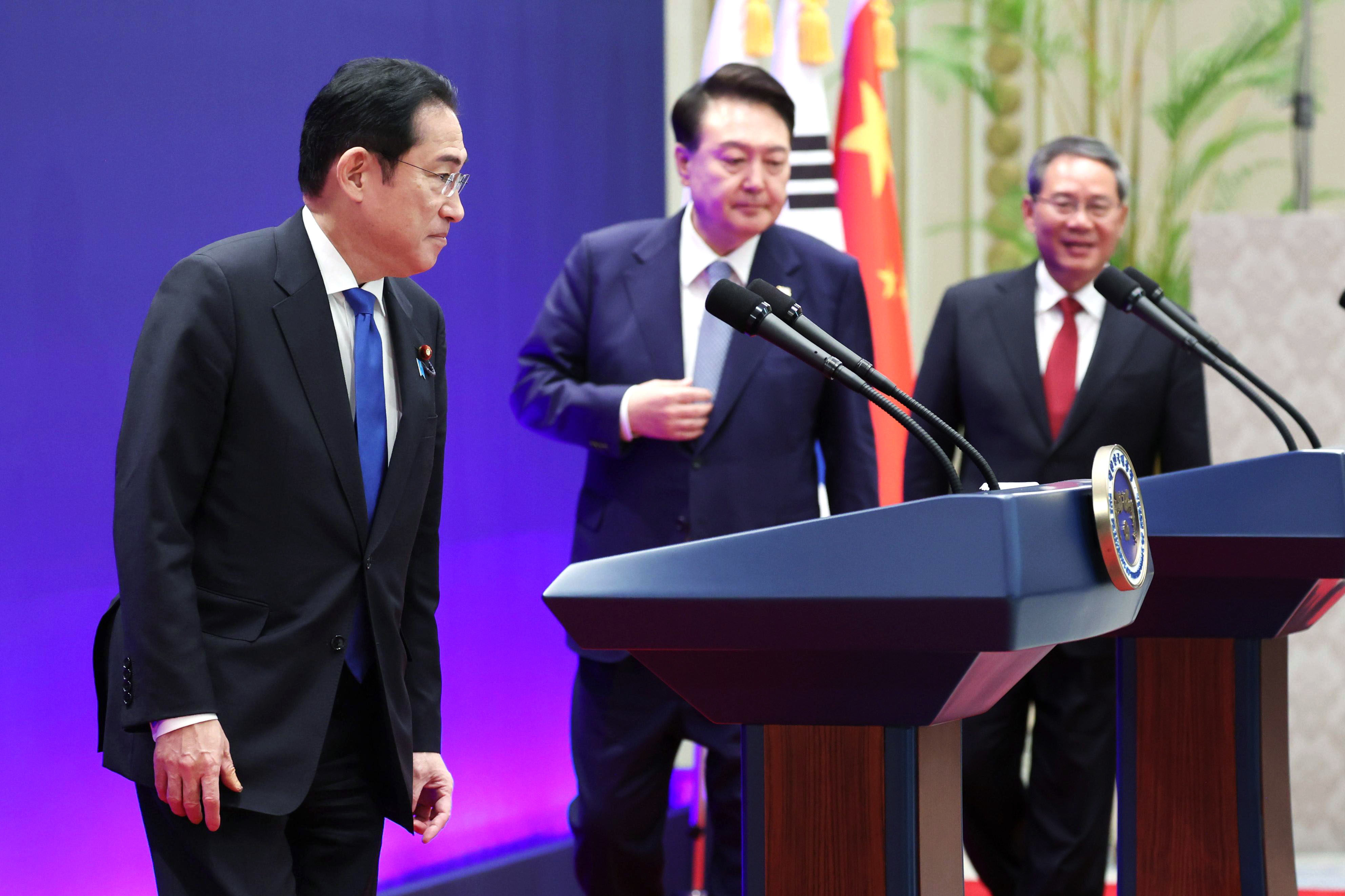(From left) Japanese Prime Minister Fumio Kishida, South Korean President Yoon Suk-yeol and Chinese Premier Li Qiang at a joint press conference after their talks in Seoul on Monday. Photo: Kyodo