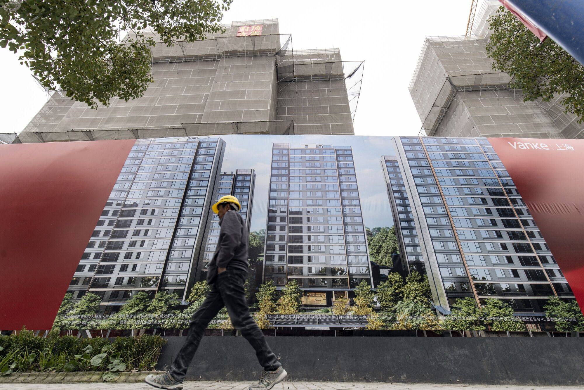 Shanghai has an inventory of new homes of about 8 million square metres, which could take more than a year to digest based on the current pace of sales. Photo: Bloomberg