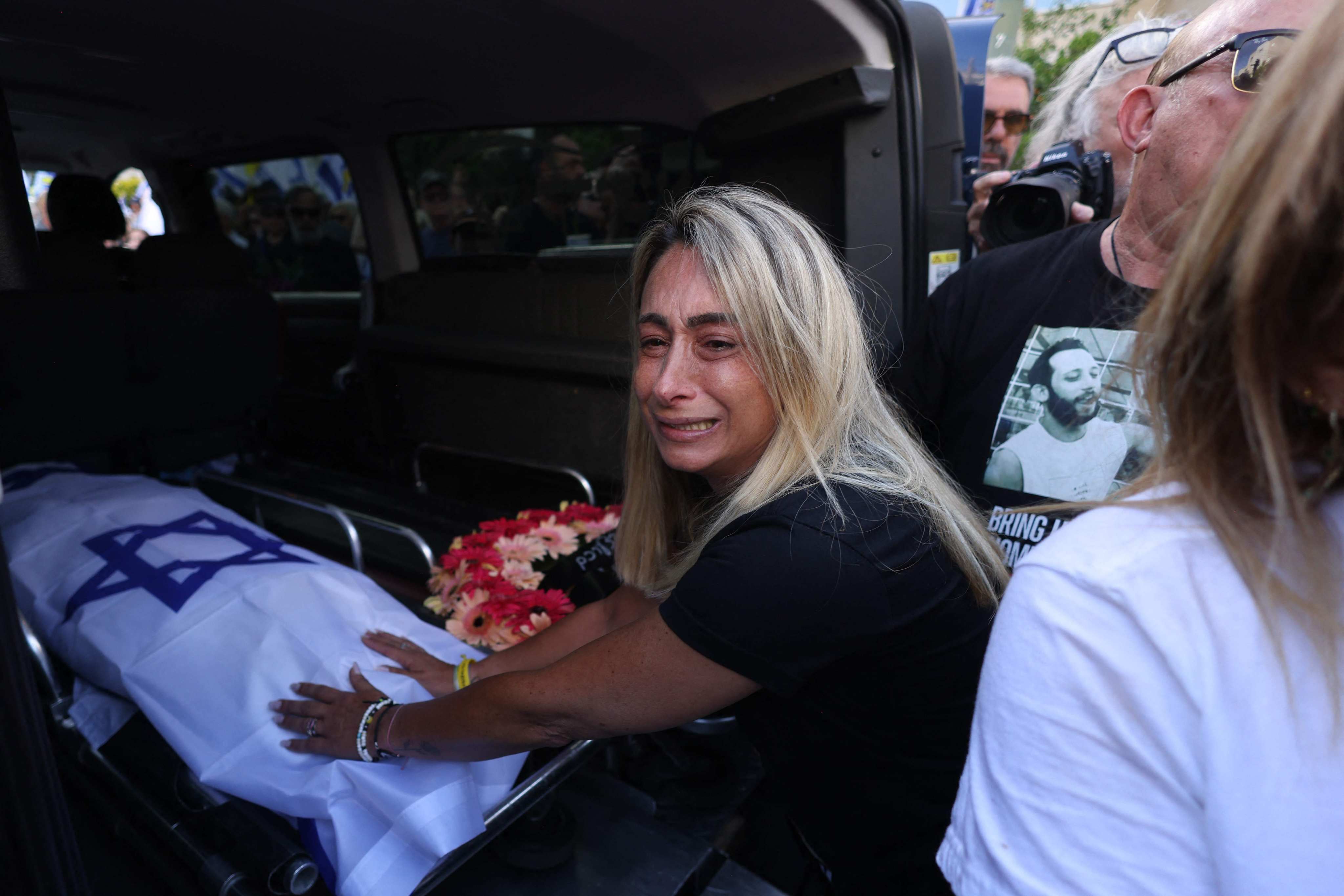 Relatives at the funeral for Hanan Yablonka, whose body was recovered from Gaza on Friday. Photo: AFP