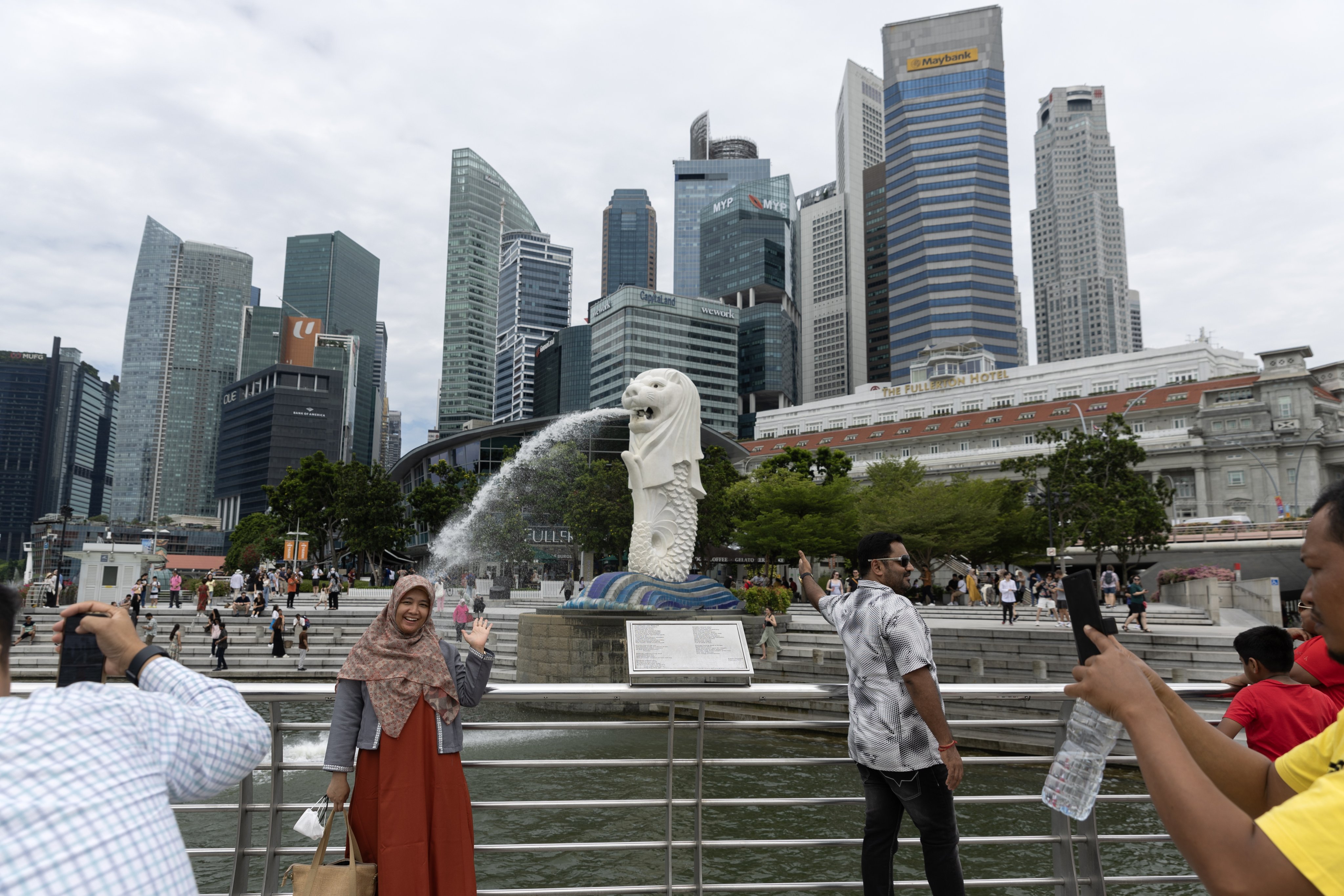 Tourists pose for photos at the Merlion Park in Singapore.  The city state’s start-up ecosystem was valued at US$128 billion last year. Photo: EPA-EFE