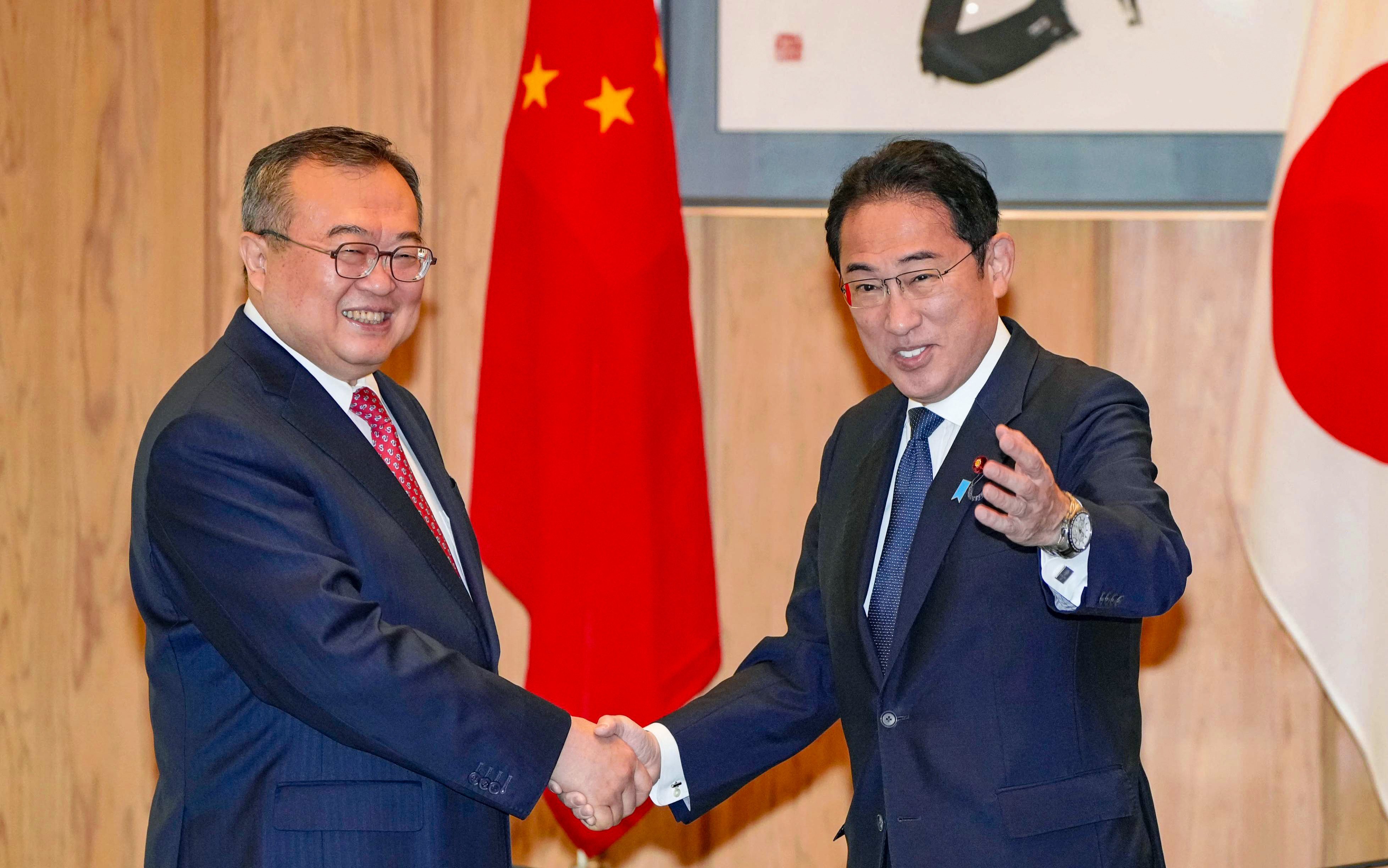 Liu Jianchao, head of the Communist Party’s International Department, with Japanese Prime Minister Fumio Kishida in Tokyo on Wednesday. Photo: Kyodo