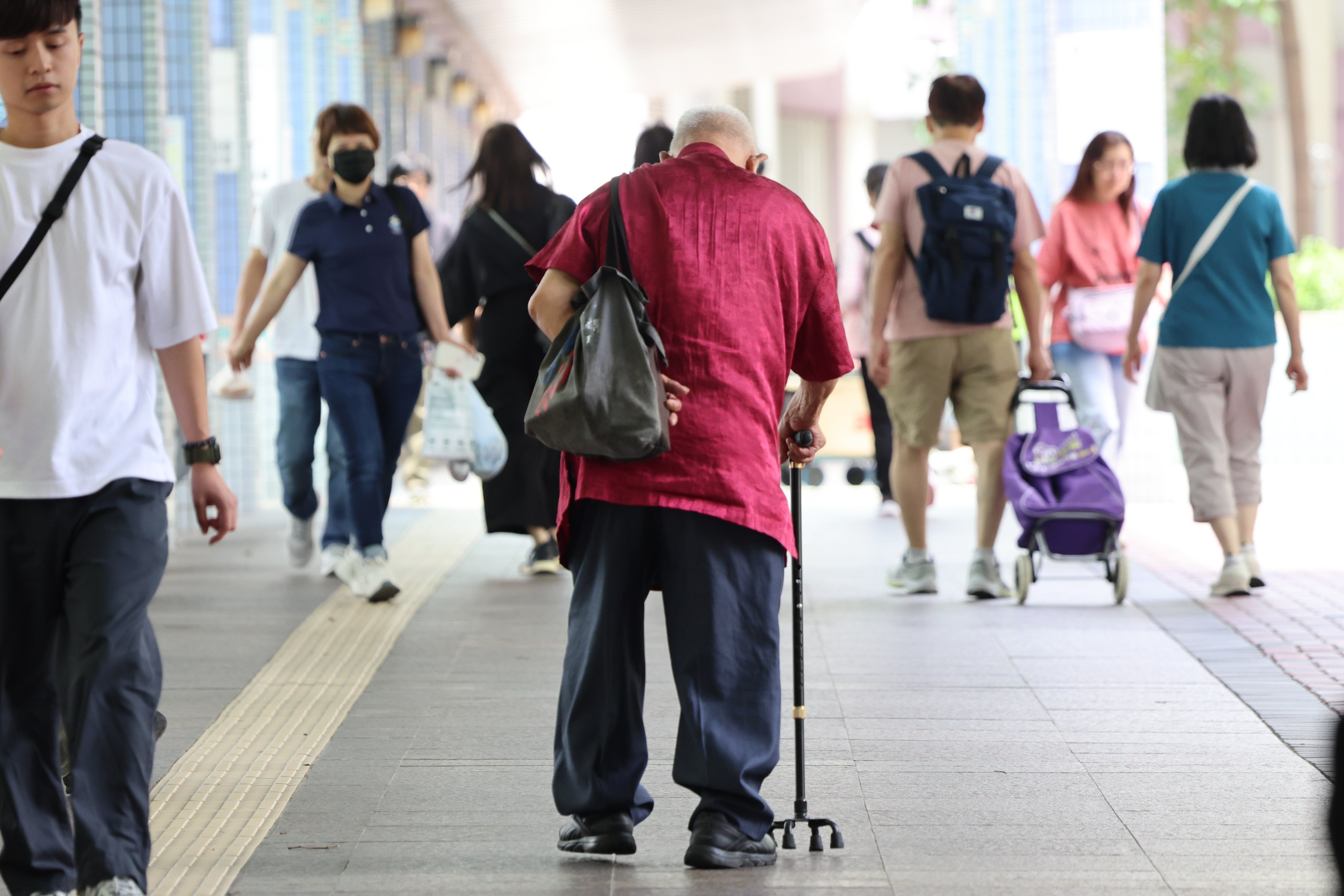 Experts have urged society to place greater importance on tackling the rising number of elderly people feeling lonely. Photo: Jelly Tse