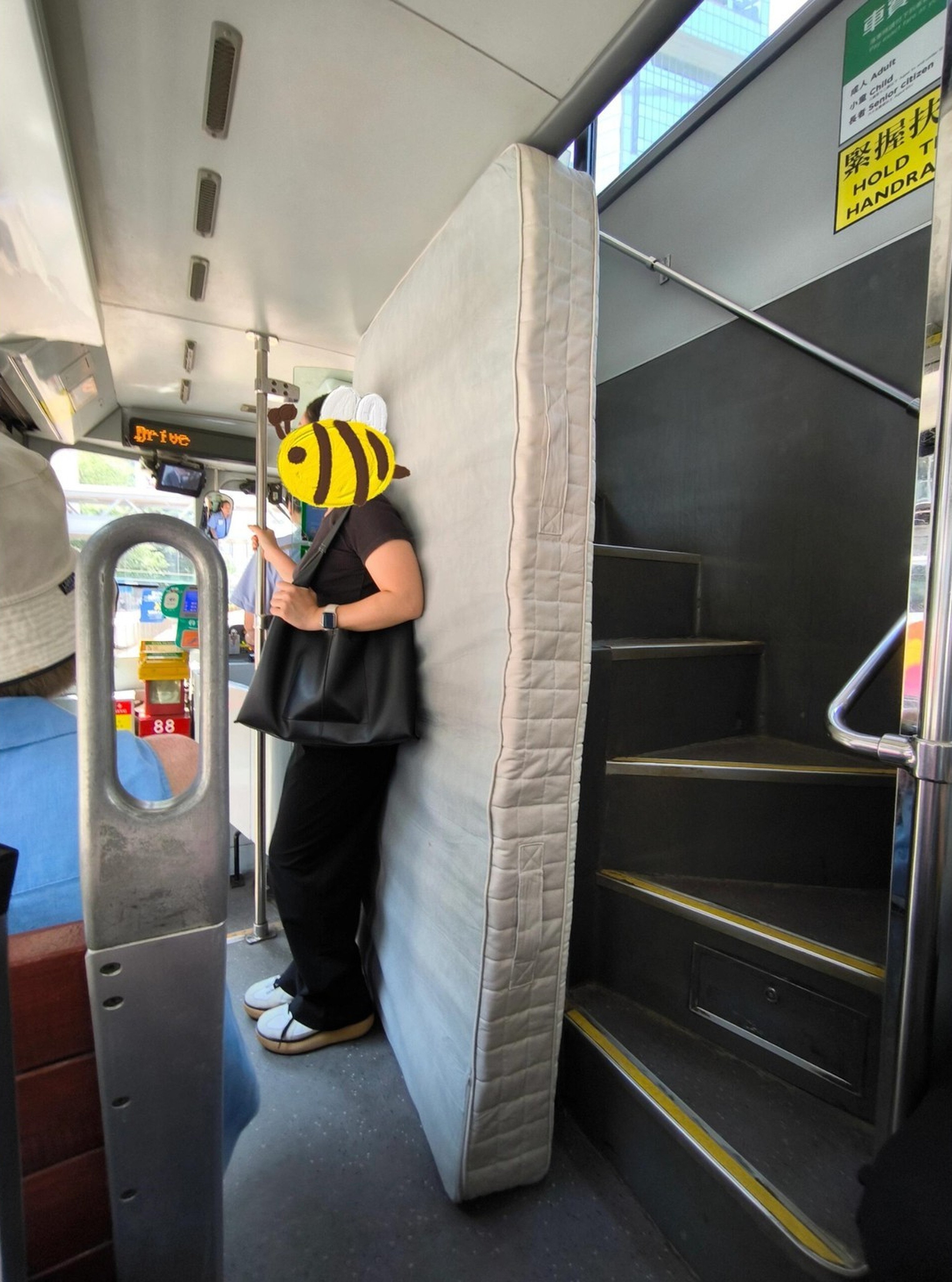 A woman is seen carrying a mattress onto a tram in an image that went viral online. Photo: Weibo/香港自由行加加