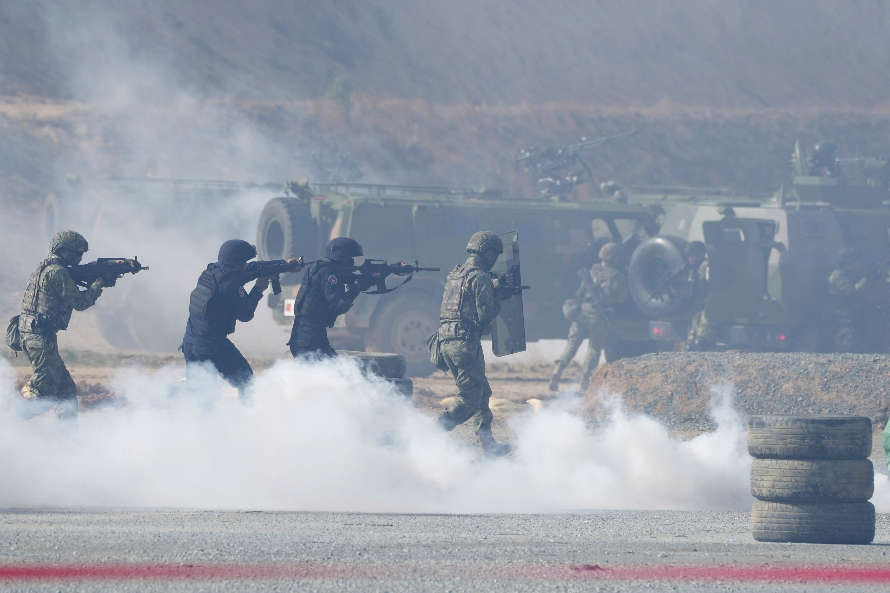 Chinese and Cambodian troops take part in a military exercise in Kampong Chhnang province, Cambodia, on May 30. Photo: AP