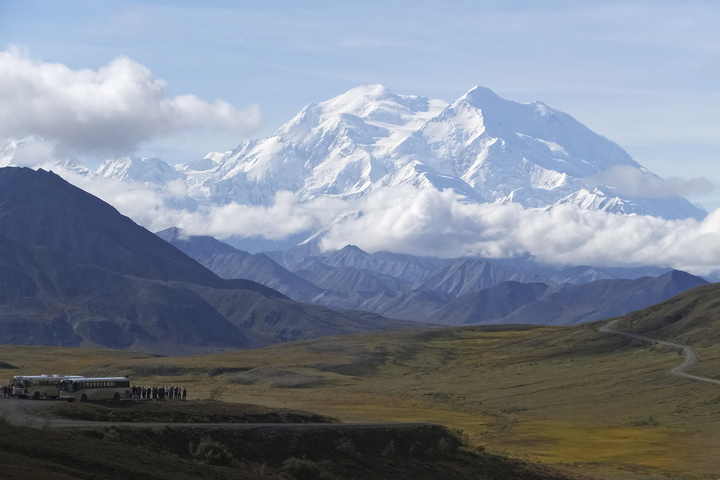 Tourists take in views of North America’s tallest peak, Denali, in Alaska in August 2016. Photo: AP
