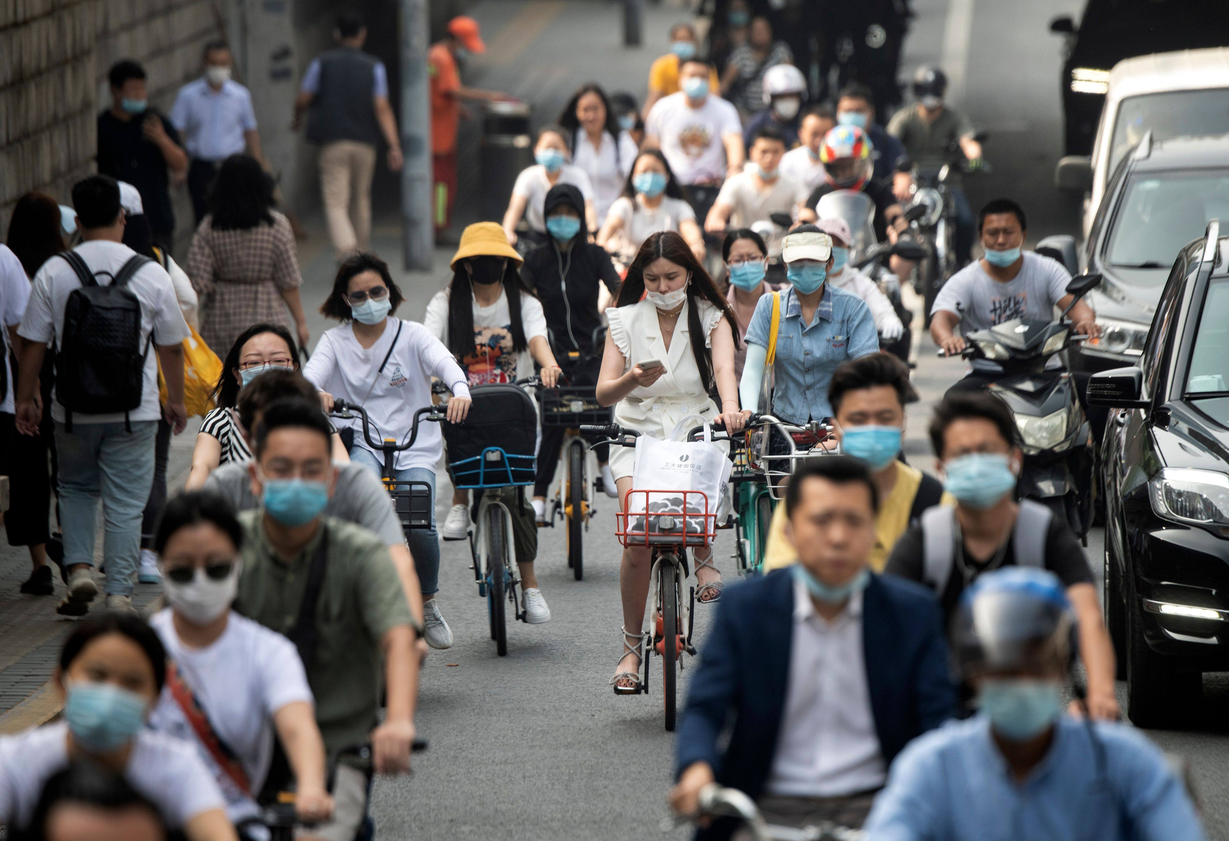 People commute during the morning rush hour in Beijing. Chinese President Xi Jinping’s latest comments are a reminder that employment is not only important for the economy, but also for political and social stability. Photo: AFP