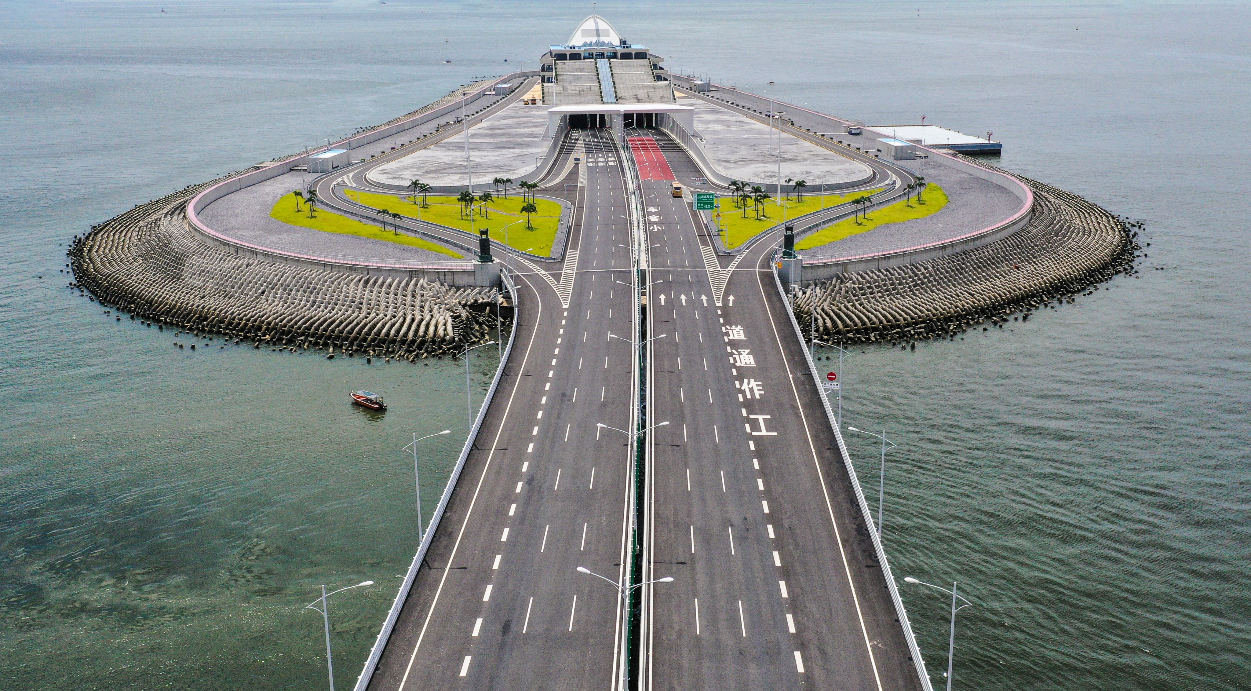 A government department was forced to spend an extra HK$58 million to review reports and reconduct testing at 221 locations on the mega bridge and on 1,355 concrete samples. Photo: Martin Chan