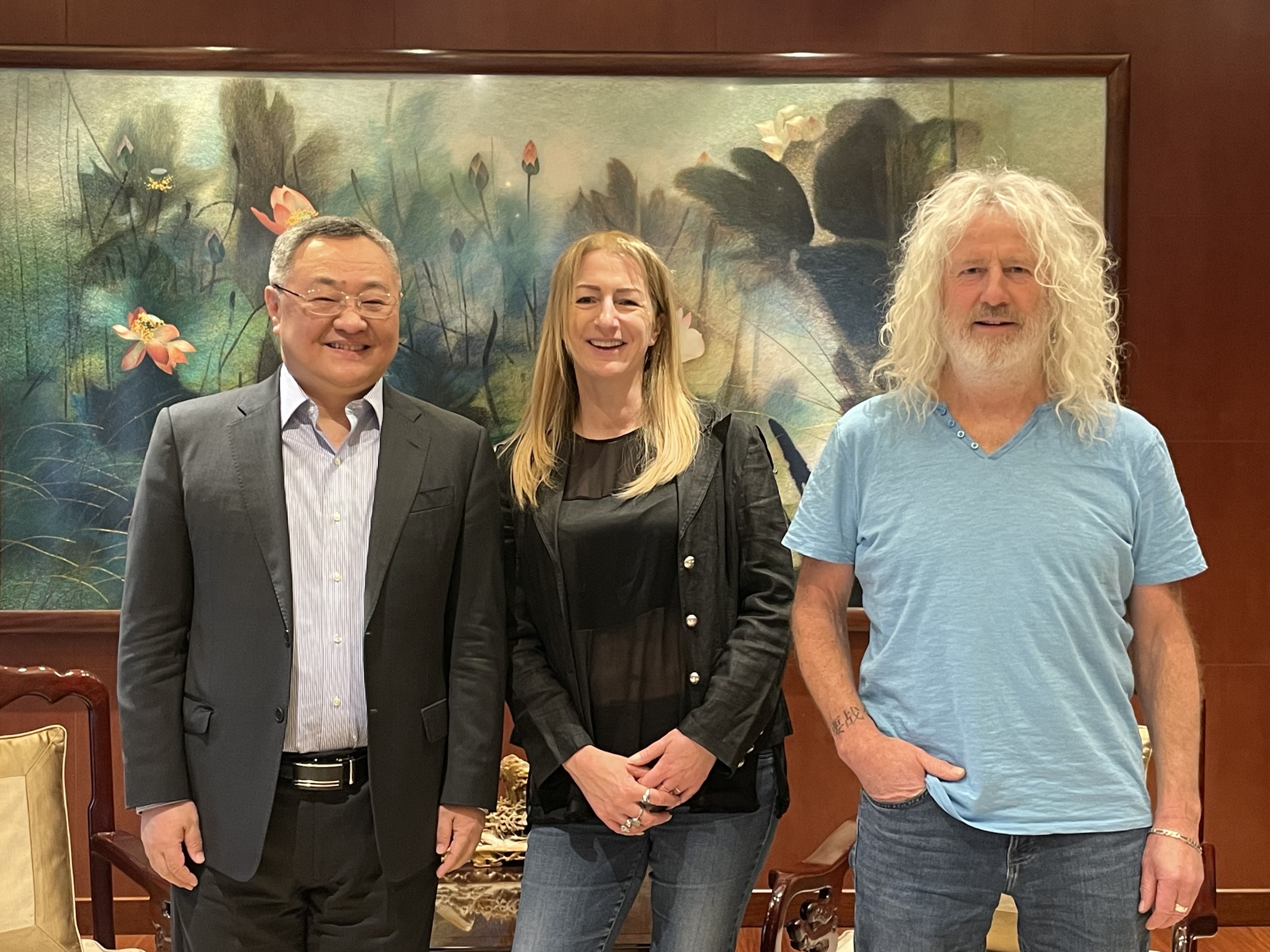 Mick Wallace and Clare Daly pictured with China’s ambassador to the EU Fu Cong in Brussels. Photo: Mission of the PRC in EU