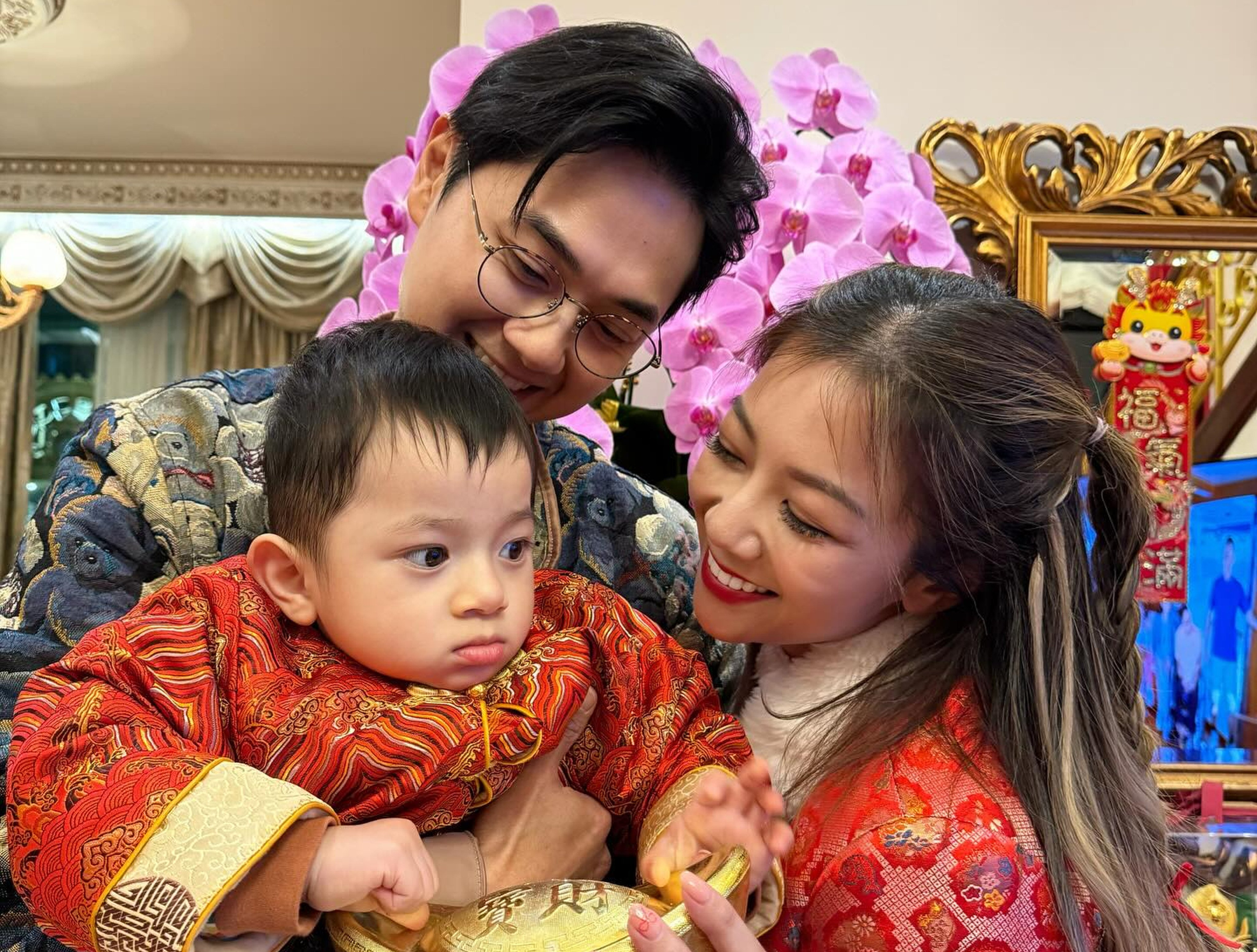 Hong Kong star couple Stephanie Ho and Fred Cheng with their son Asher. Photo: Facebook/Stephanie Ho
