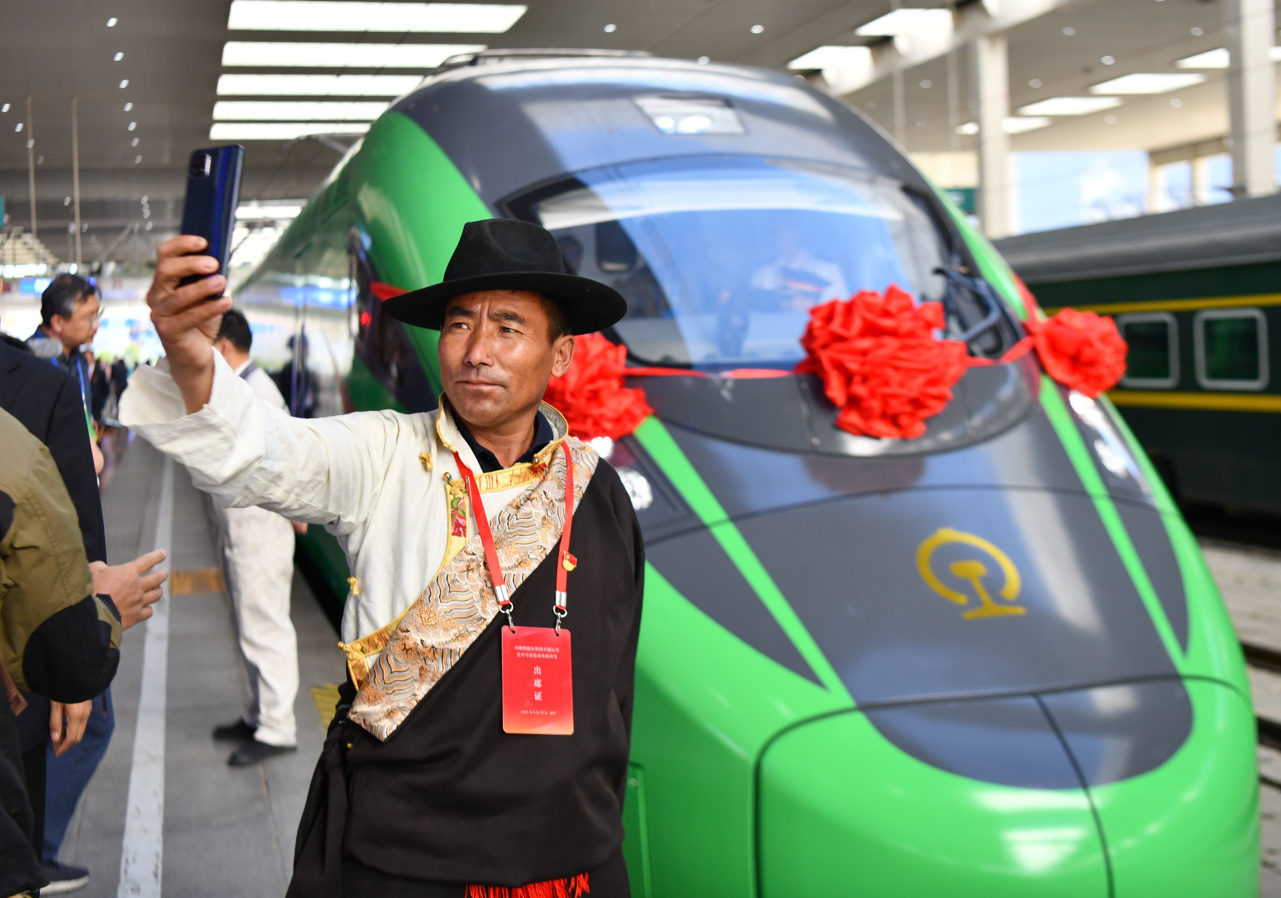 A passenger takes a selfie in front of a bullet train during the opening of the Lhasa-Nyingchi railway in southwest China’s Tibet autonomous region in June 2021. Photo: Xinhua