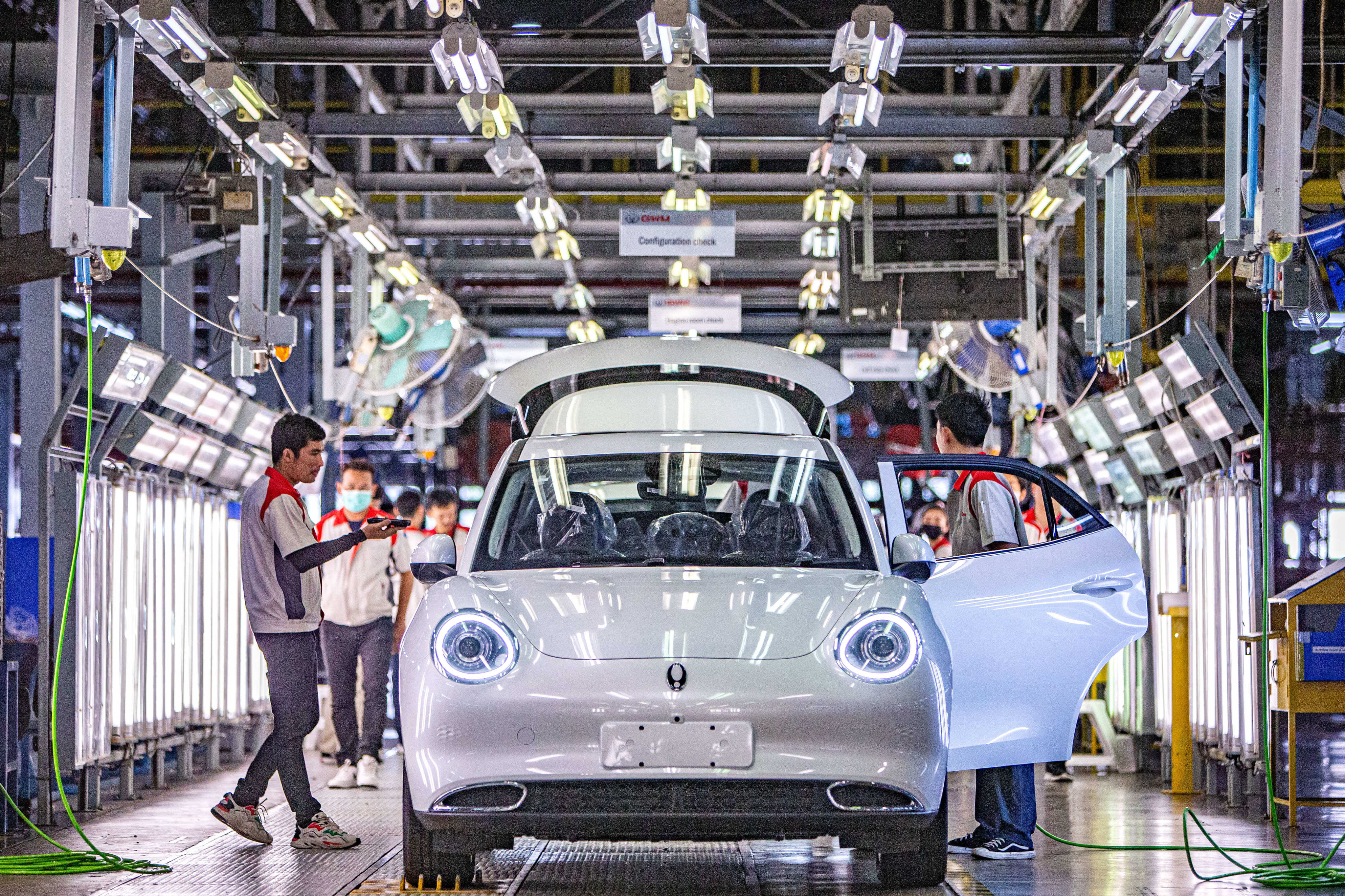 Workers at Great Wall Motor’s plant in Rayong, Thailand, assemble an Ora electric car. Photo: Xinhua