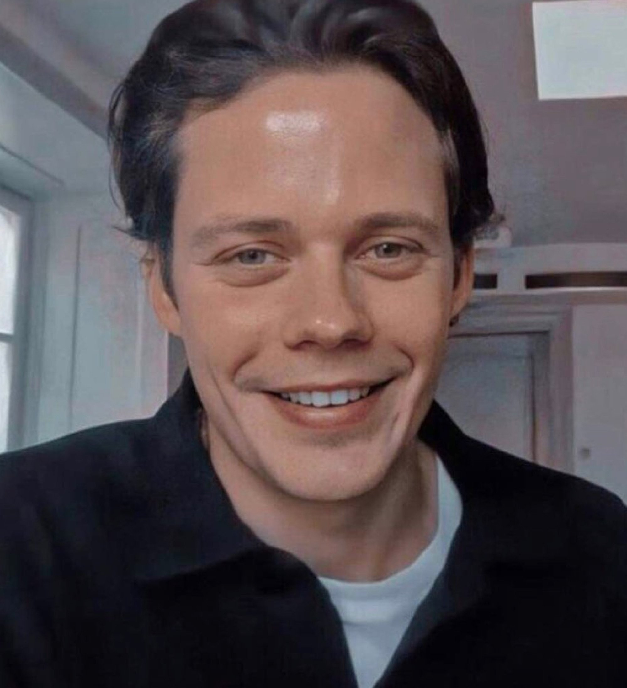 Freddie Fox Vs. His Famous Family: A Comparison - u7i2mbp