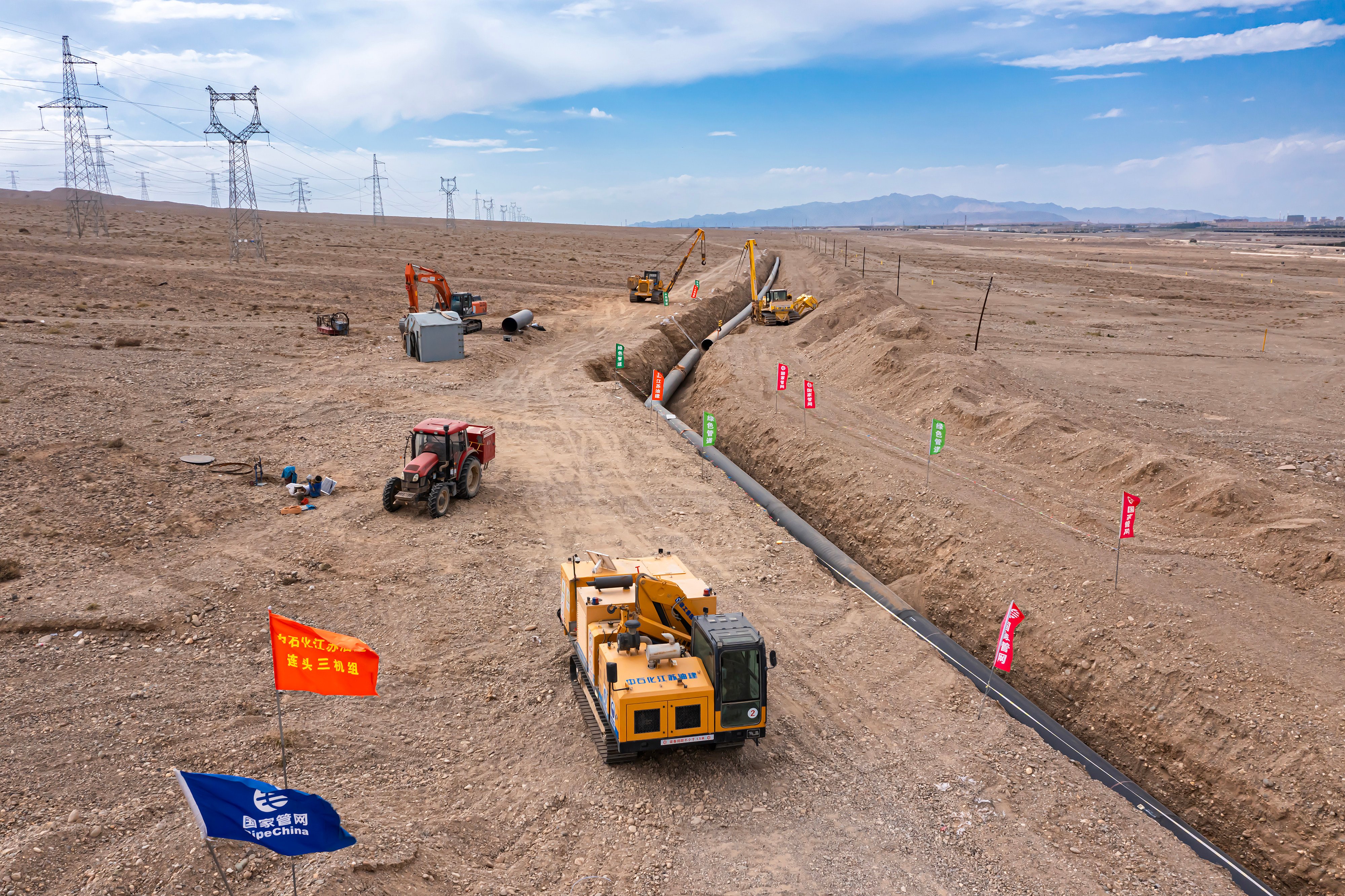 Construction work on a pipeline on the outskirts if Jiayuguan in Gansu province. Photo: Getty Images