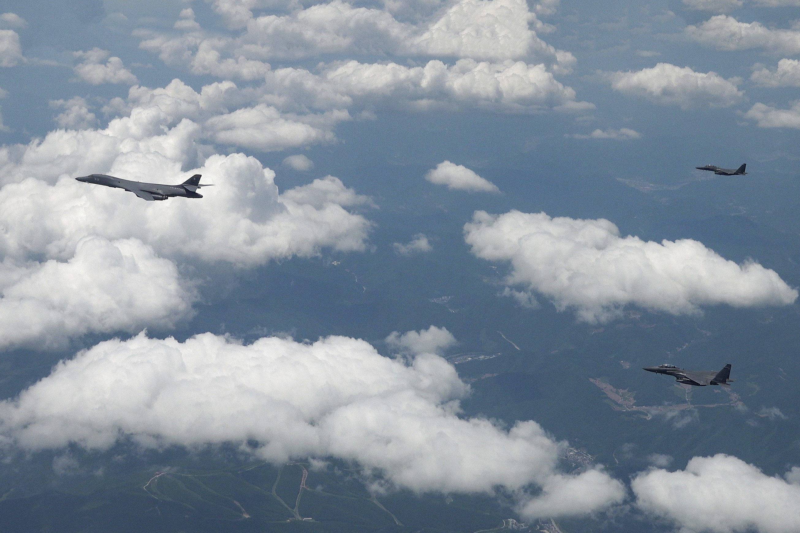 A B-1B bomber of the US Air Force flies in formation with South Korean F-15K fighter jets (not pictured) over the Korean Peninsula on Wednesday. Photo: South Korea Defence Ministry via AP