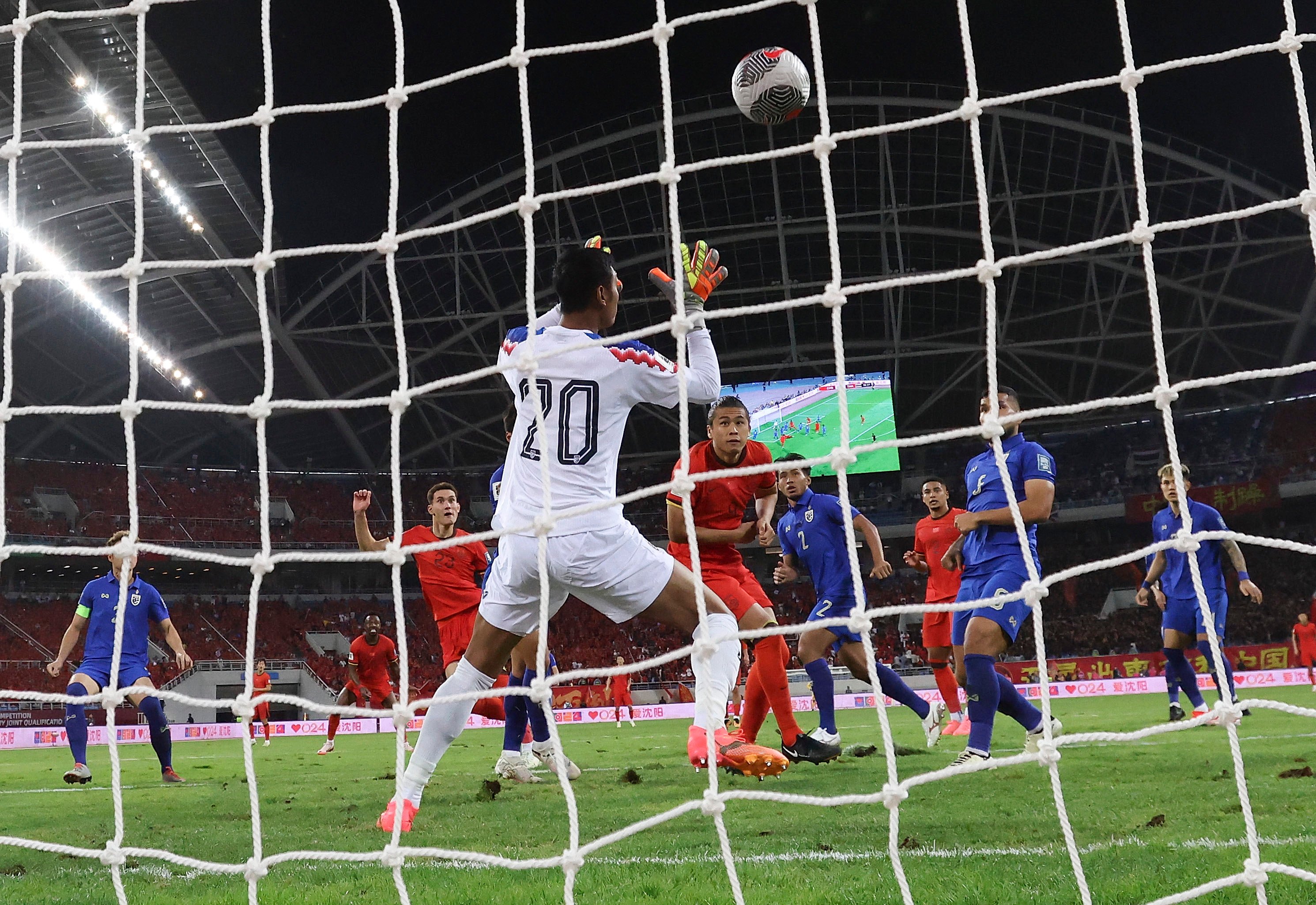 China needed a late equaliser from Behram Abduweli (left of Thai goalkeeper Saranon Anuin) to salvage a 1-1 draw with Thailand. Photo: Xinhua