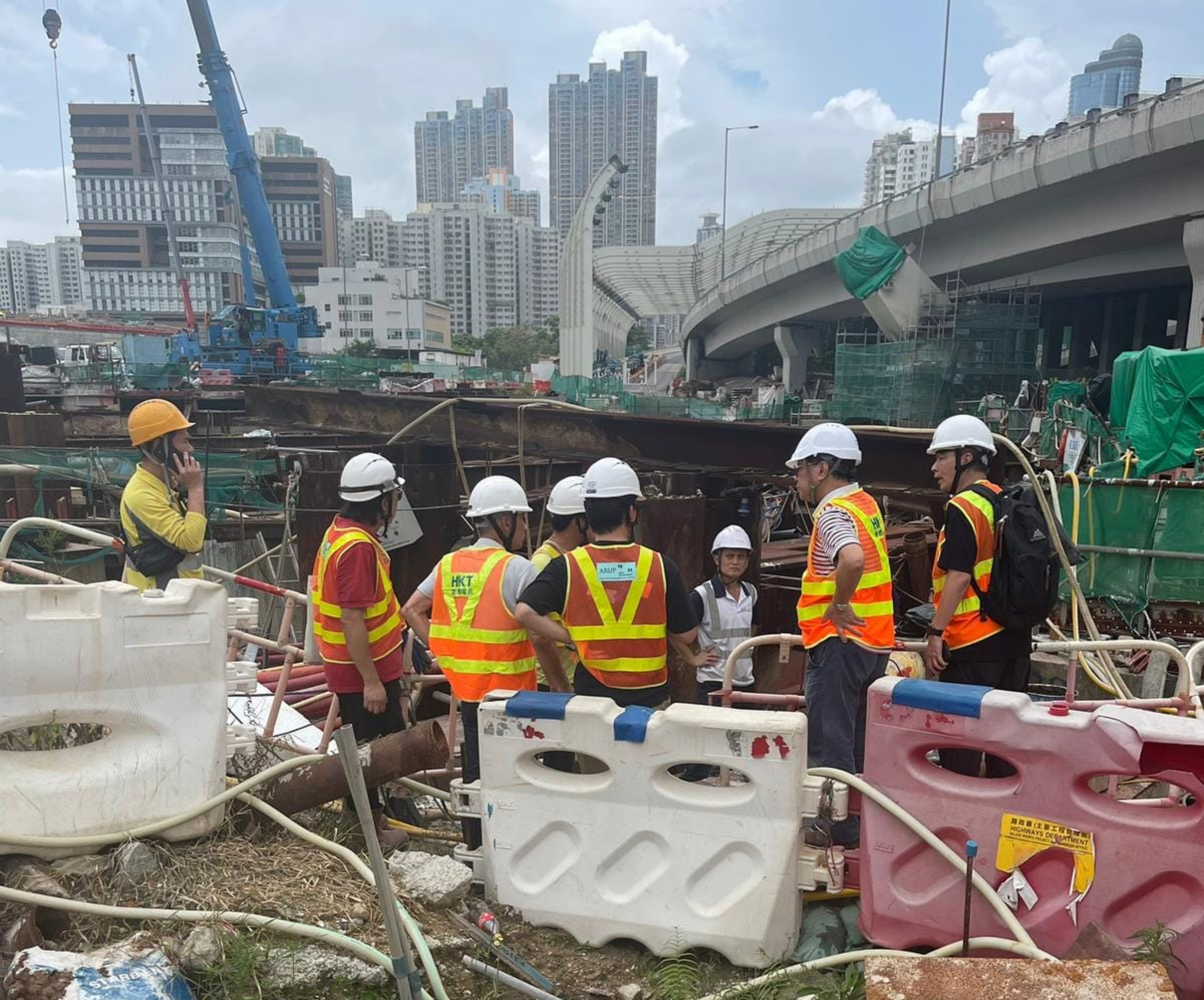 HKT workers on site repair the damaged cable. Photo: PCCW.