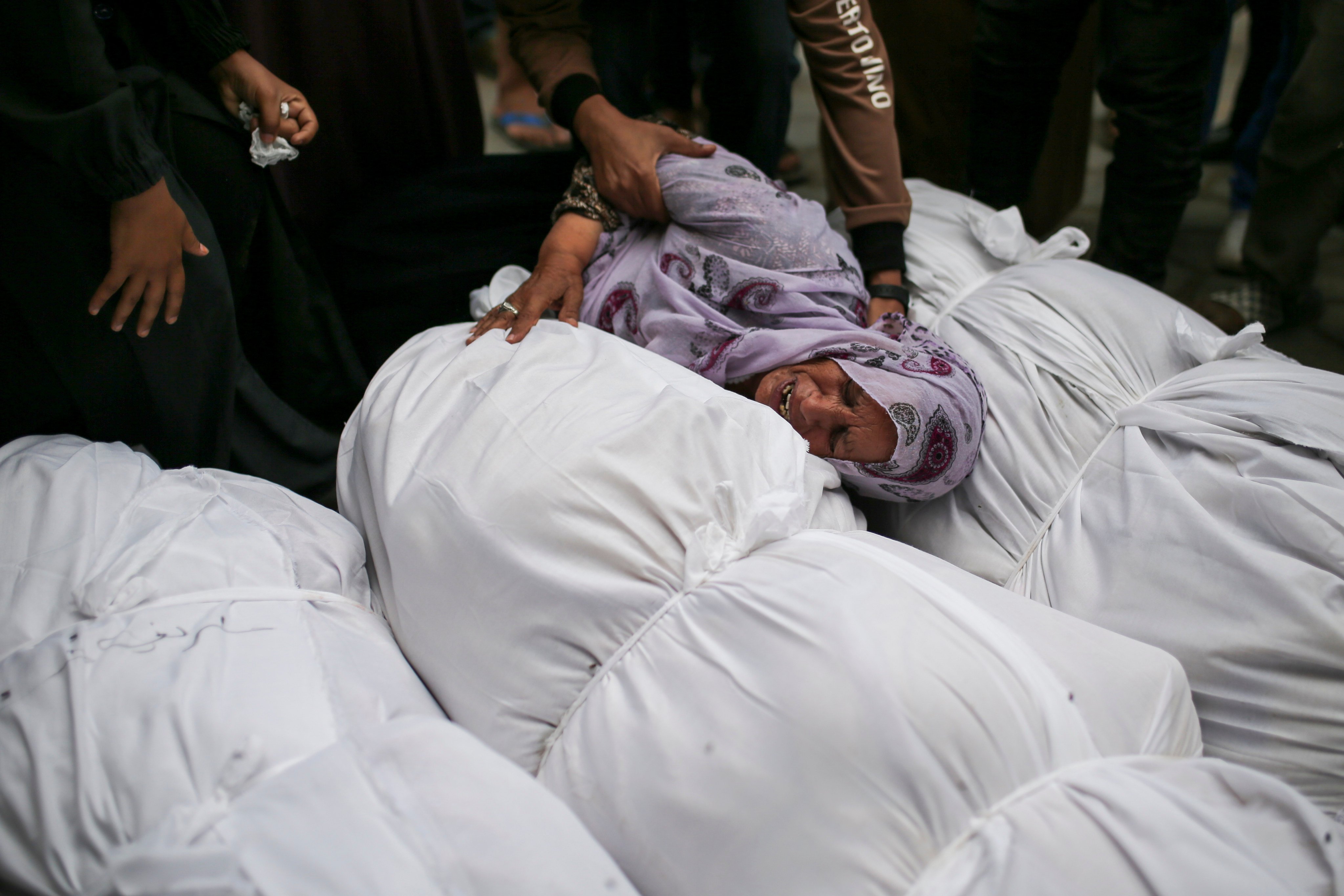 Palestinians mourn over the bodies of relatives killed in an Israeli airstrike, outside the morgue in Al-Aqsa Martyrs Hospital in Deir al Balah, the Gaza Strip on June 10, 2024. Photo: AP