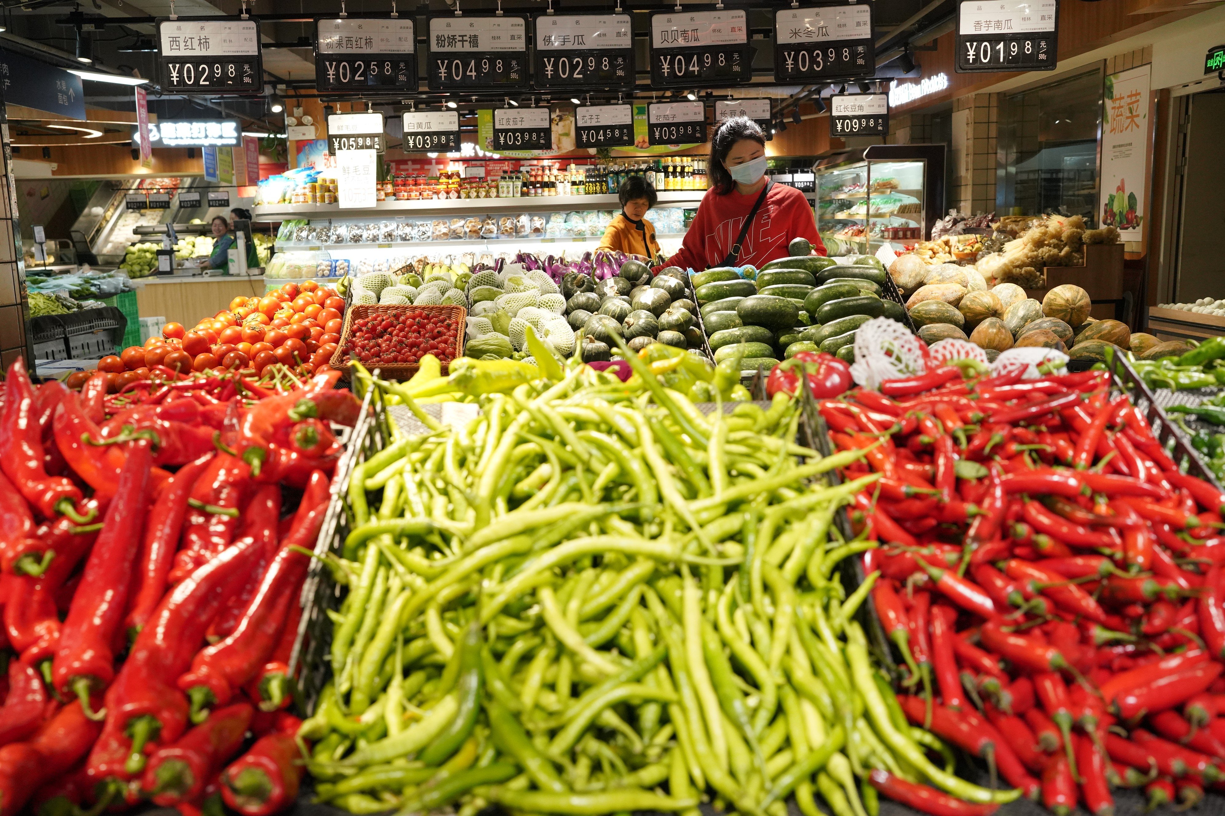 People select vegetables at a supermarket in Huaihua, central China’s Hunan Province. China’s consumer price rise was weaker than expected and producer prices fell for the 20th consecutive month, reflecting tepid demand conditions. Photo: Xinhua