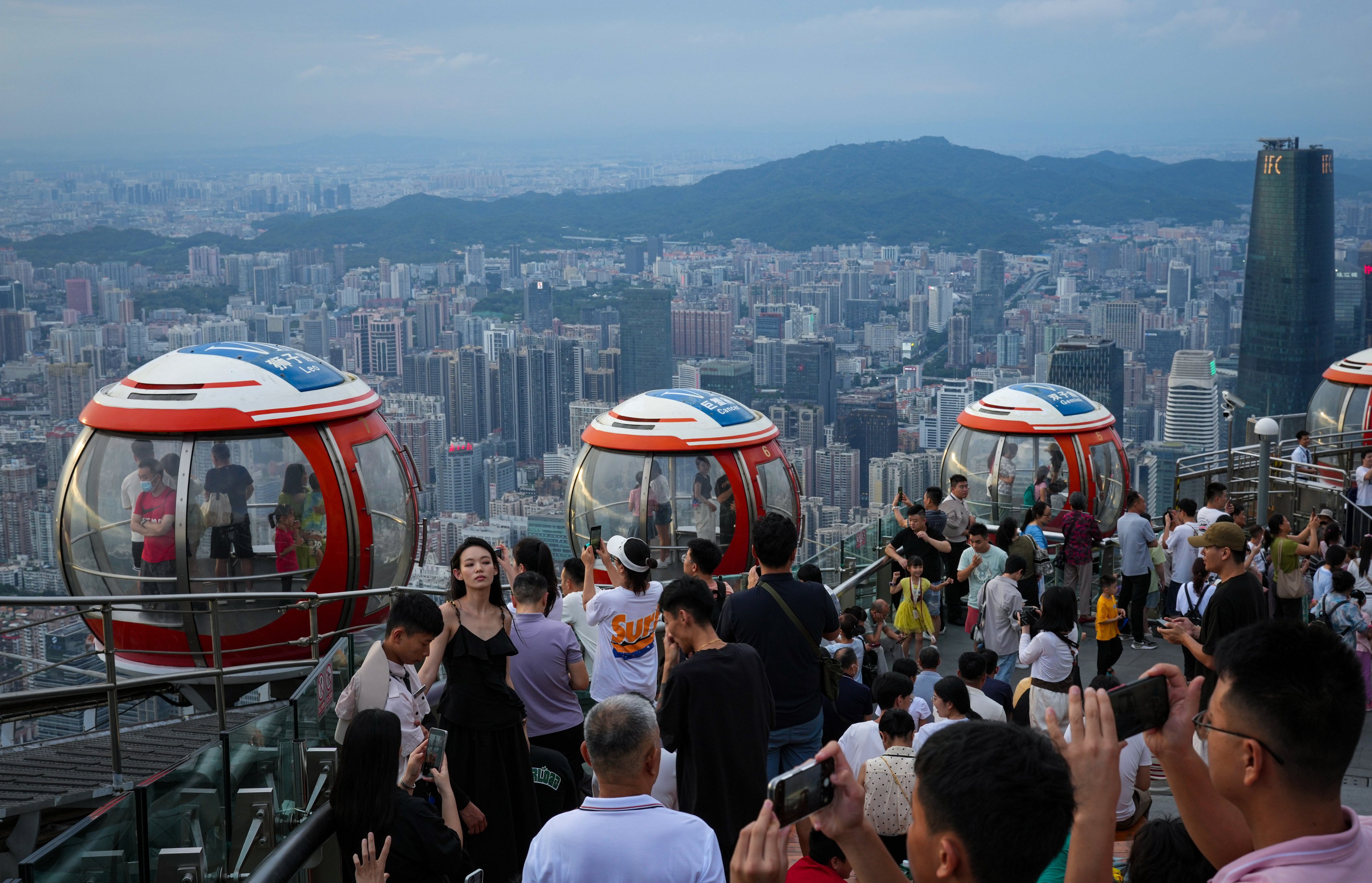 Visitors enjoy the views in Guangzhou. Photo:  Eugene Lee