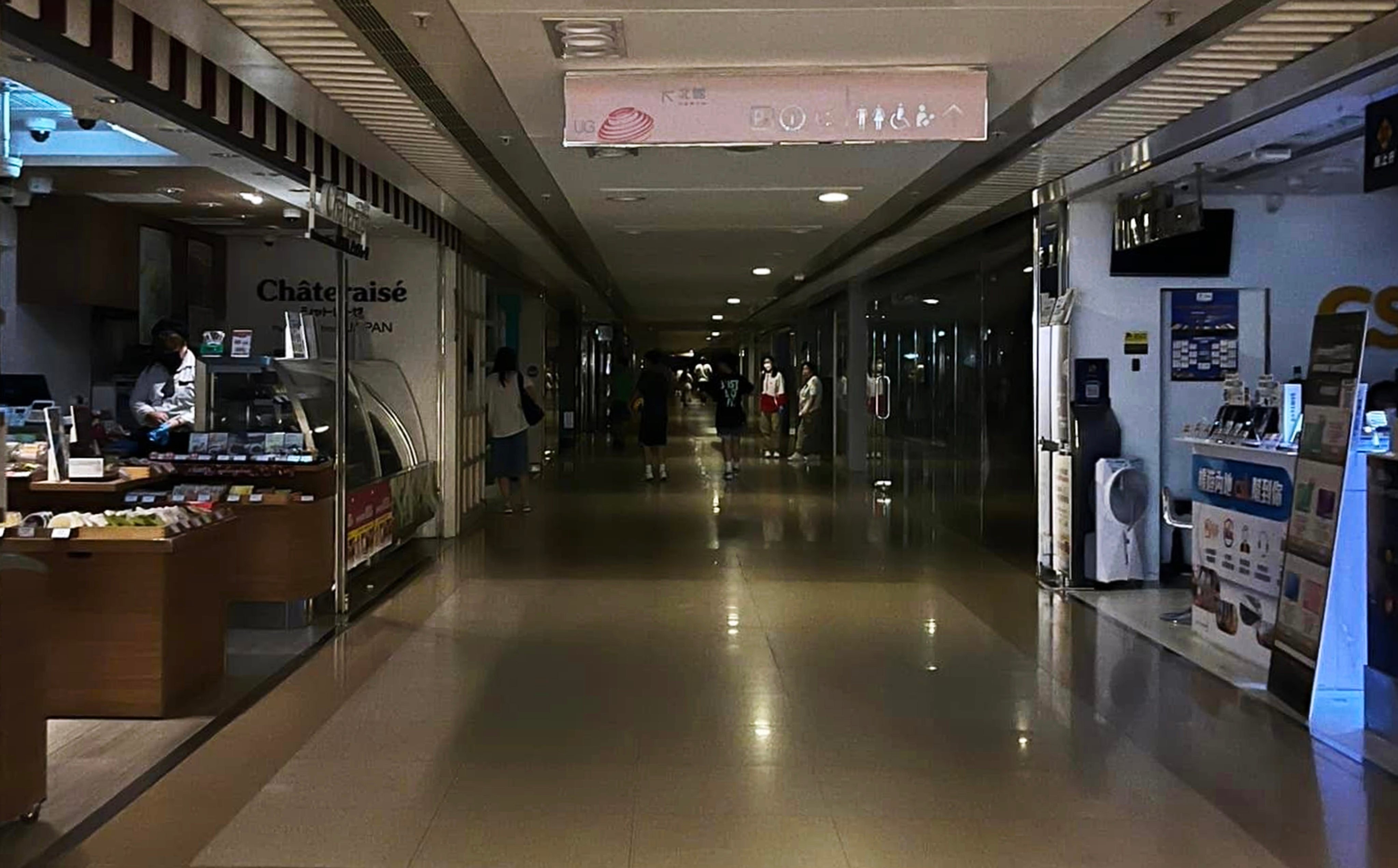 A power cut in Wong Tai Sin plunged some shopping centres into darkness. Photo: Handout