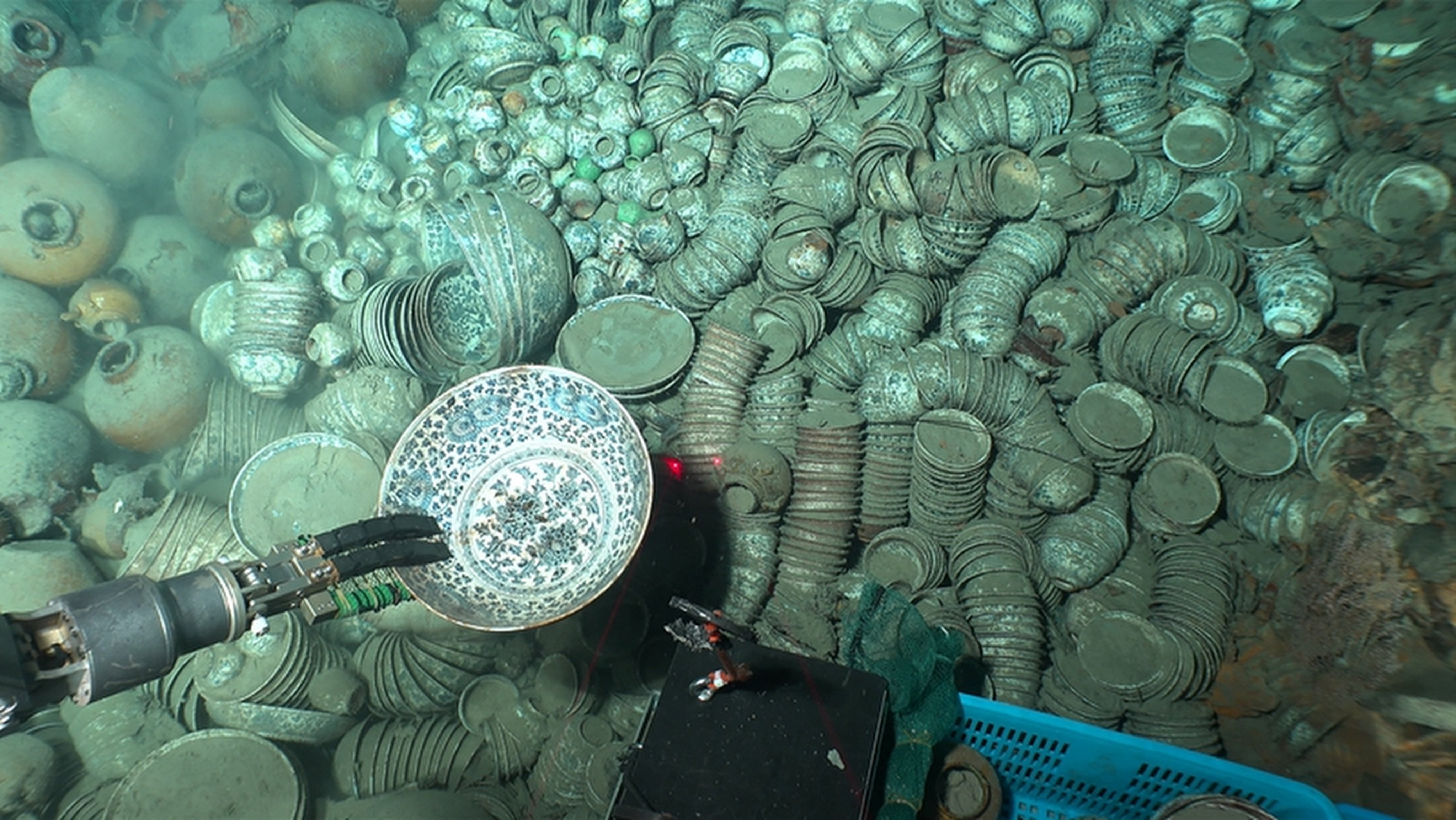 Robotic arms from a research submersible are shown retrieving porcelain relics in the South China Sea. Photo: NCHA