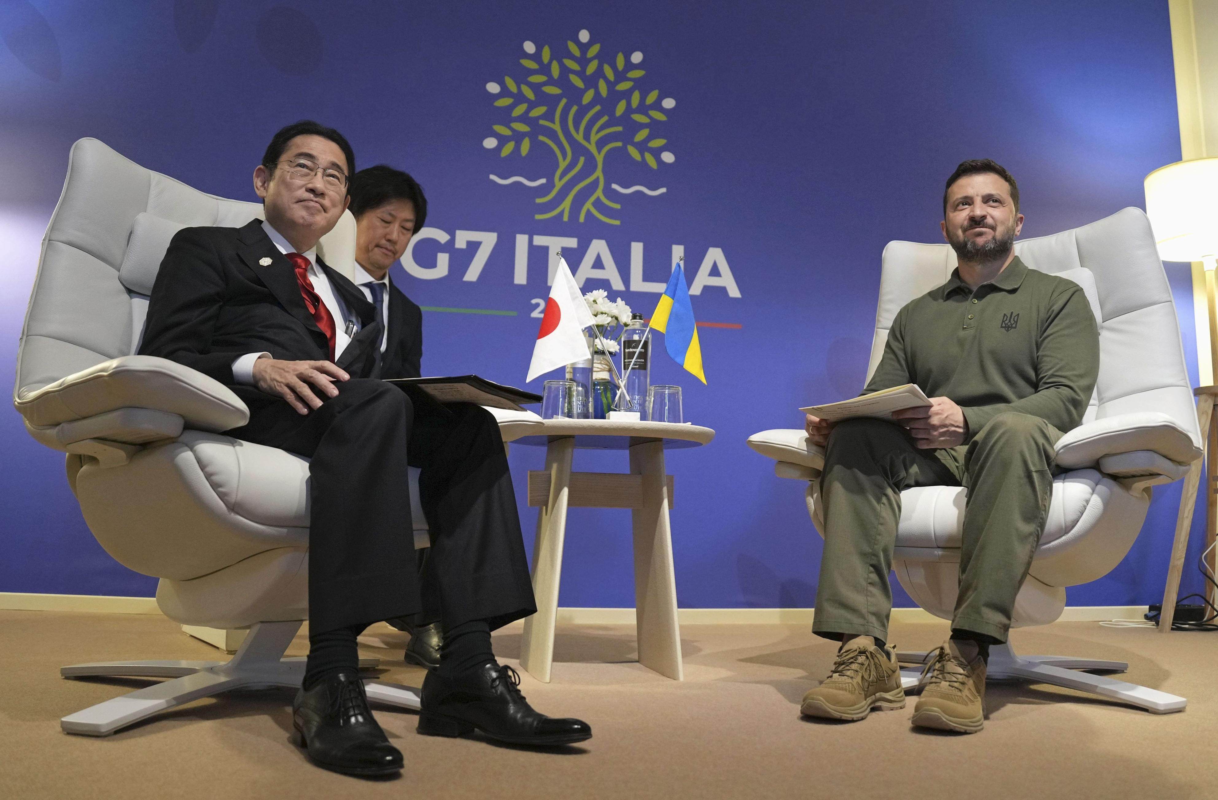 Japanese Prime Minister Fumio Kishida (left) and Ukrainian President Volodymyr Zelensky speak on the sidelines of the G7 summit in the southern Italian city of Fasano in Puglia. Photo: Kyodo