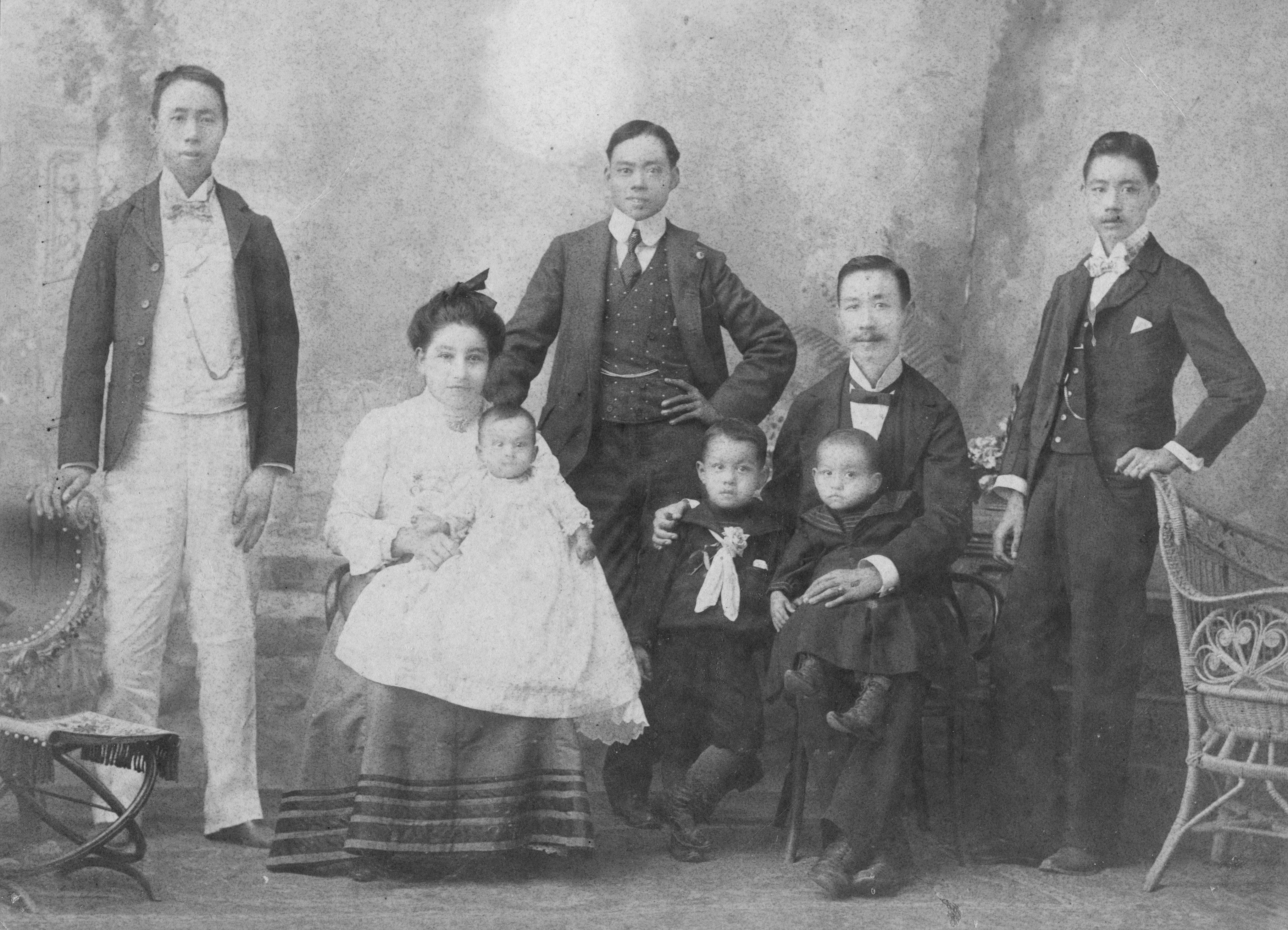 The author’s great-grandfather Leung Hing with three brothers and family in Mazatlan, Mexico, in 1903. Photo: HKU Press
