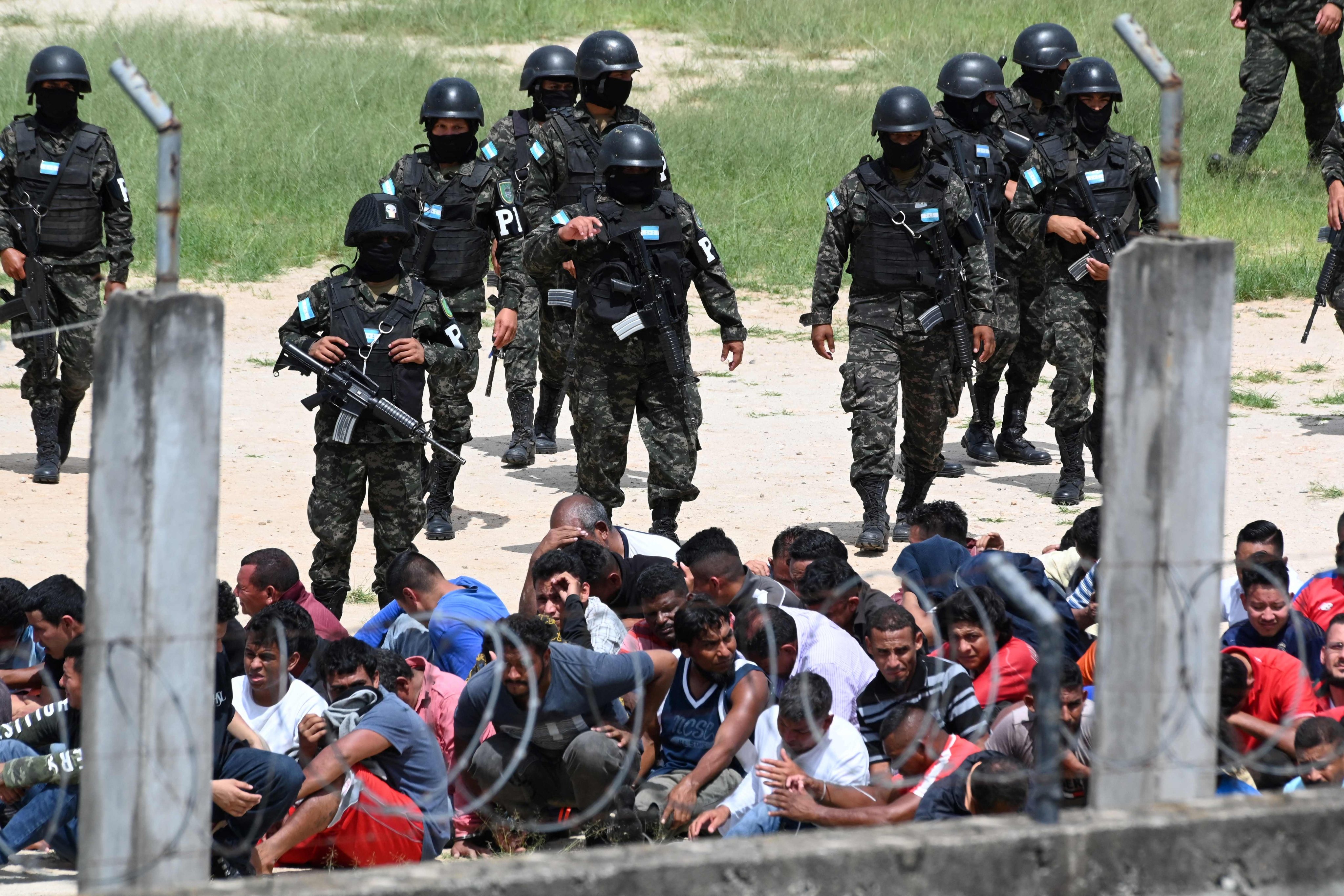 Members of the Military Police of Public Order check and frisk inmates of the National Penitentiary “Francisco Morazan” in Tamara, Honduras, in June 2023. Photo: AFP