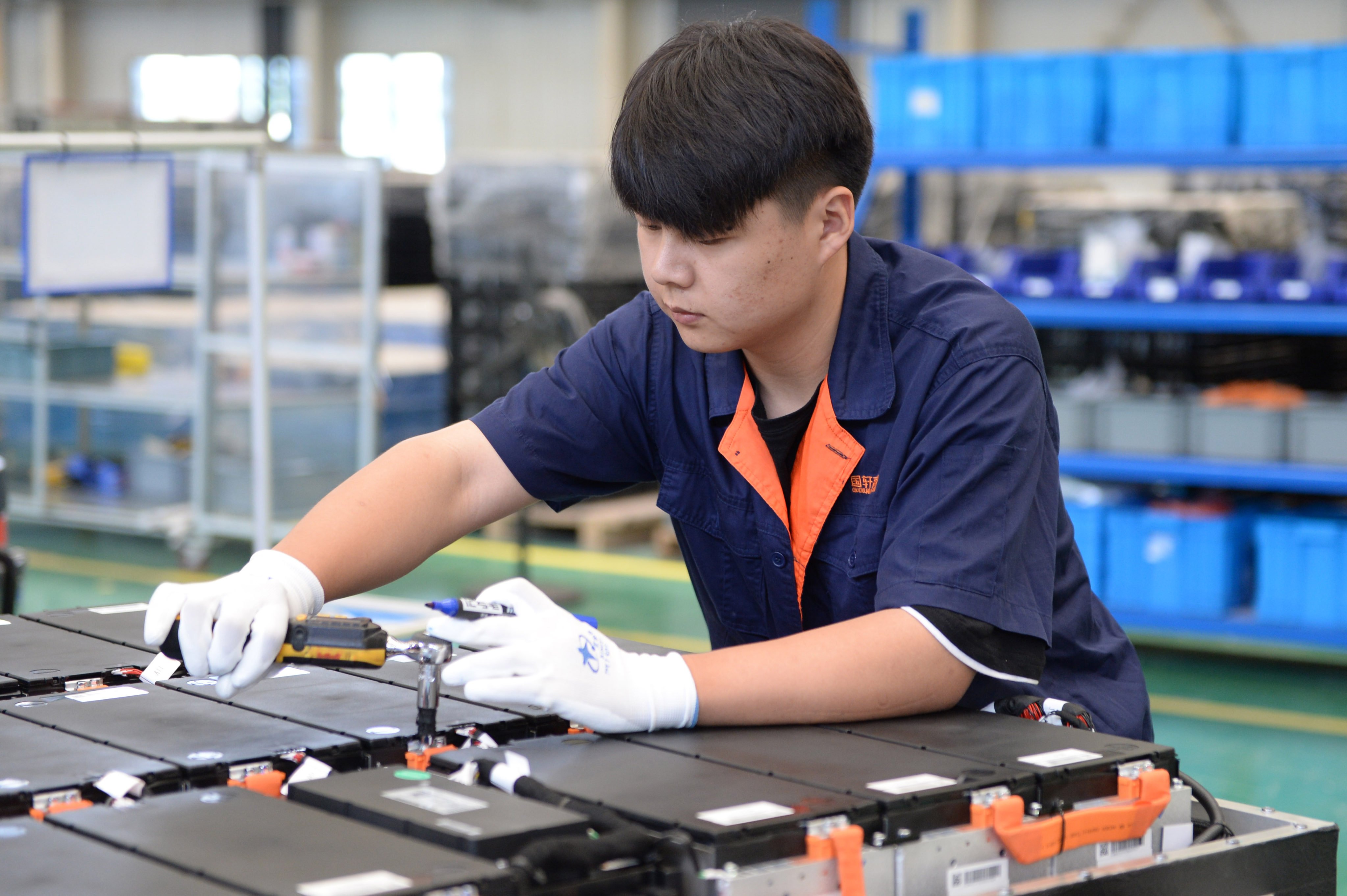 An employee works at an EV battery plant in Hefei, Anhui province on June 19, 2020. Europe has become a leading destination for Chinese EV exports. Photo: Xinhua 