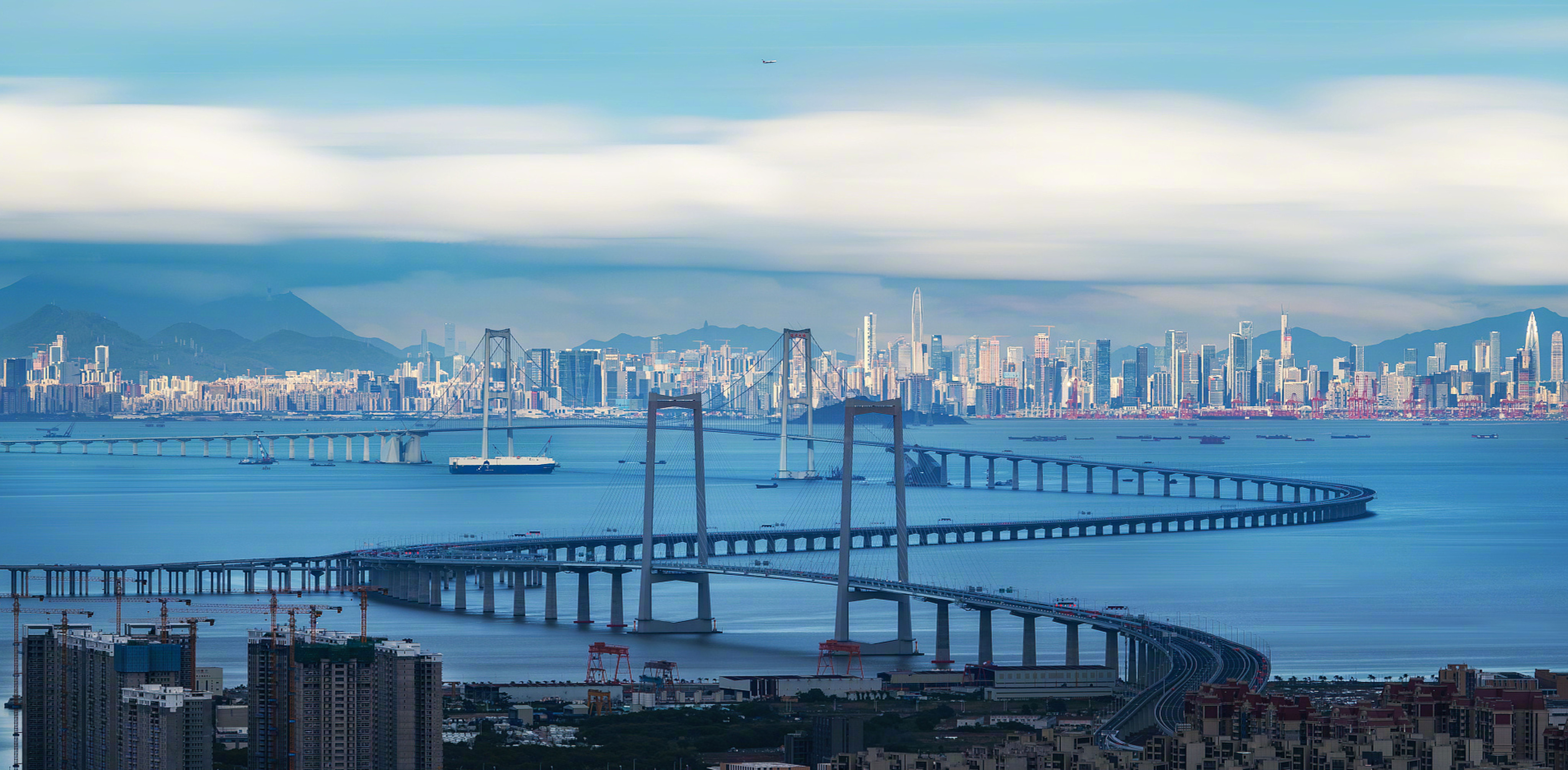 The Lingdingyang Bridge, a key part of the new Shenzhen-Zhongshan link, is the world’s largest offshore steel box girder suspension bridge, according to the Shenzhen government. Photo: People’s Daily