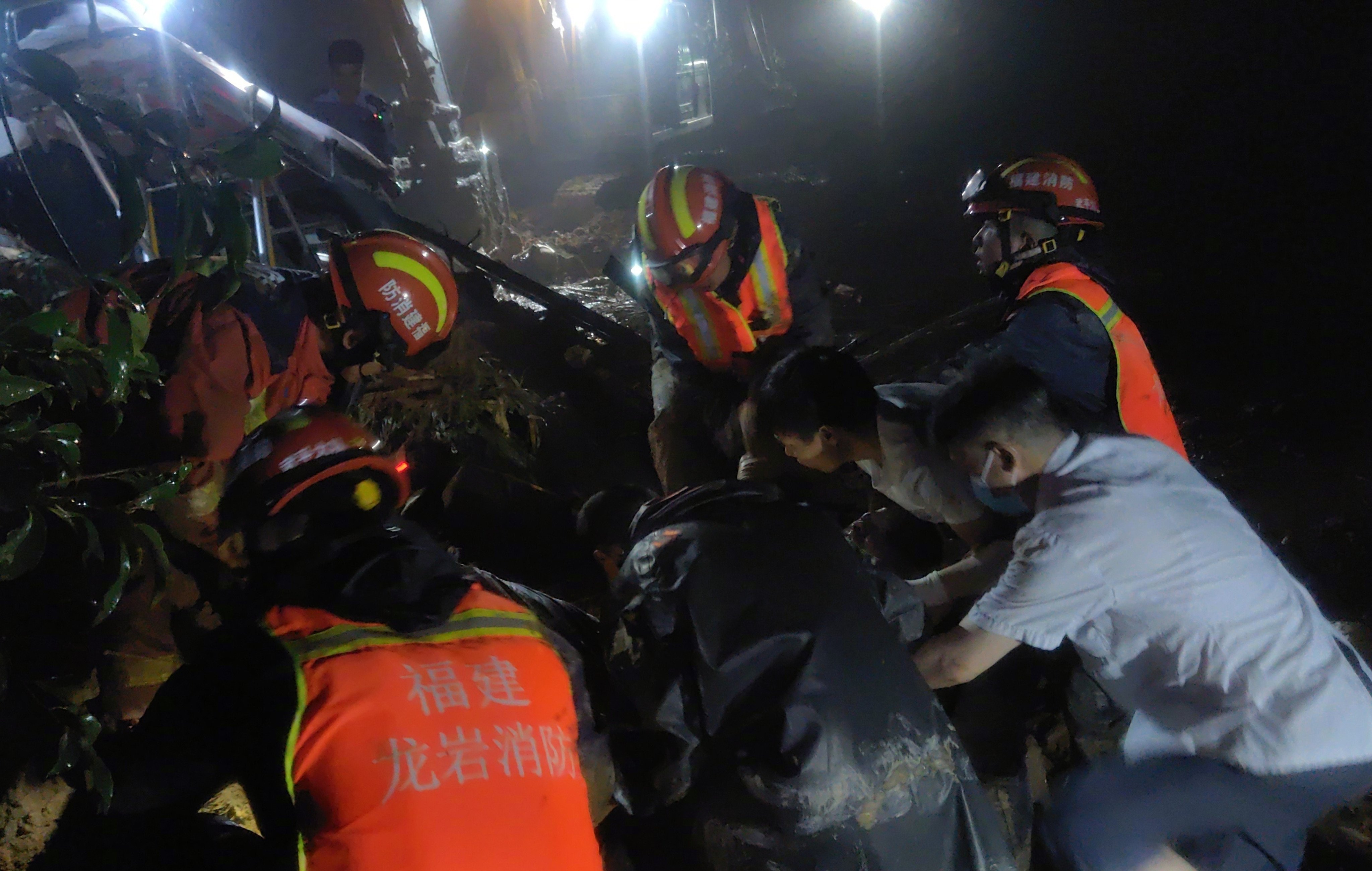 Rescuers in Fujian province, southern China race to rescue landslide victims as the heavy rains continue. Photo: CCTV