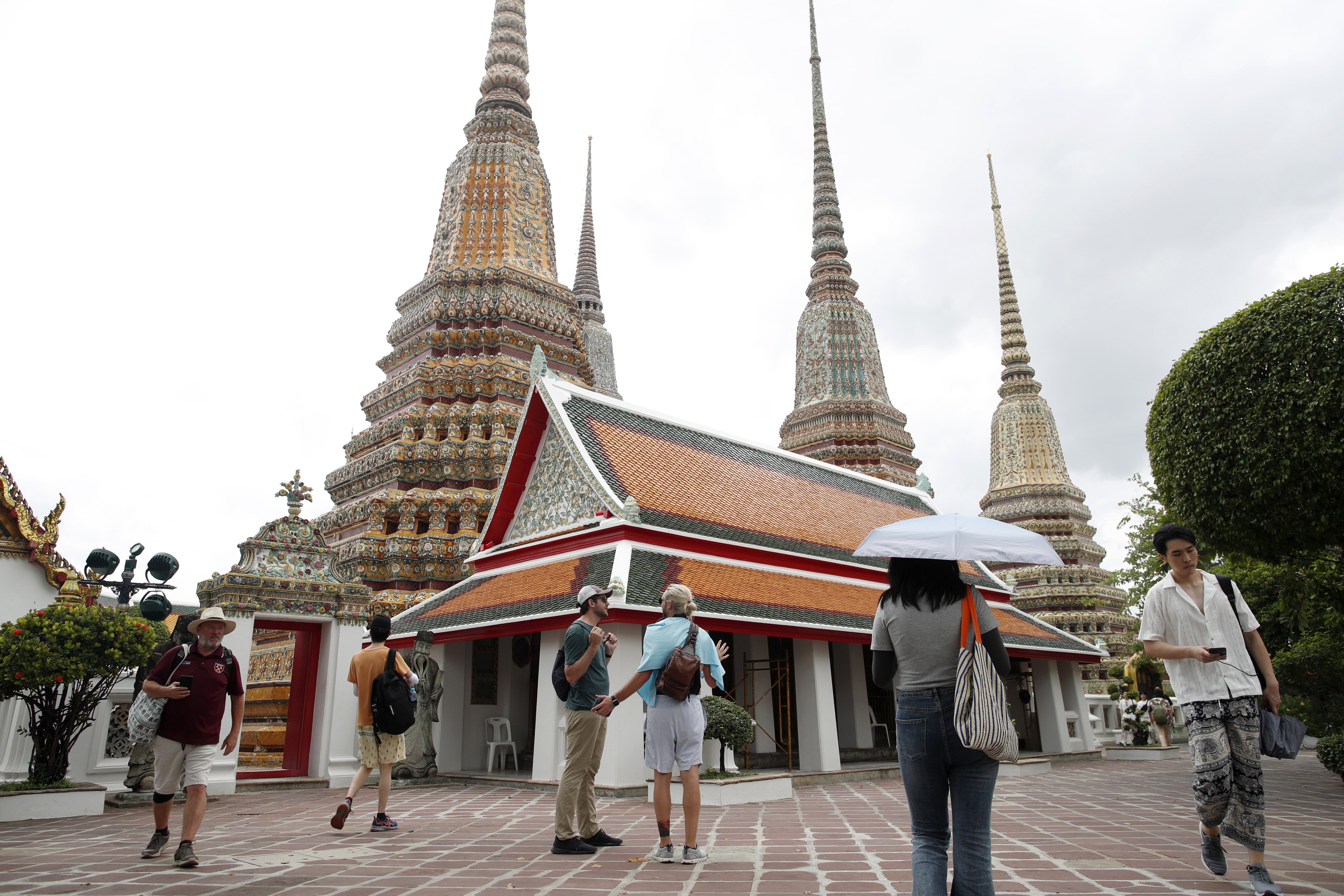 Foreign tourists visit Wat Pho temple in Bangkok. Police had frequently conducted enforcement blitzes to rein in zero-dollar tours. Photo: EPA-EFE
