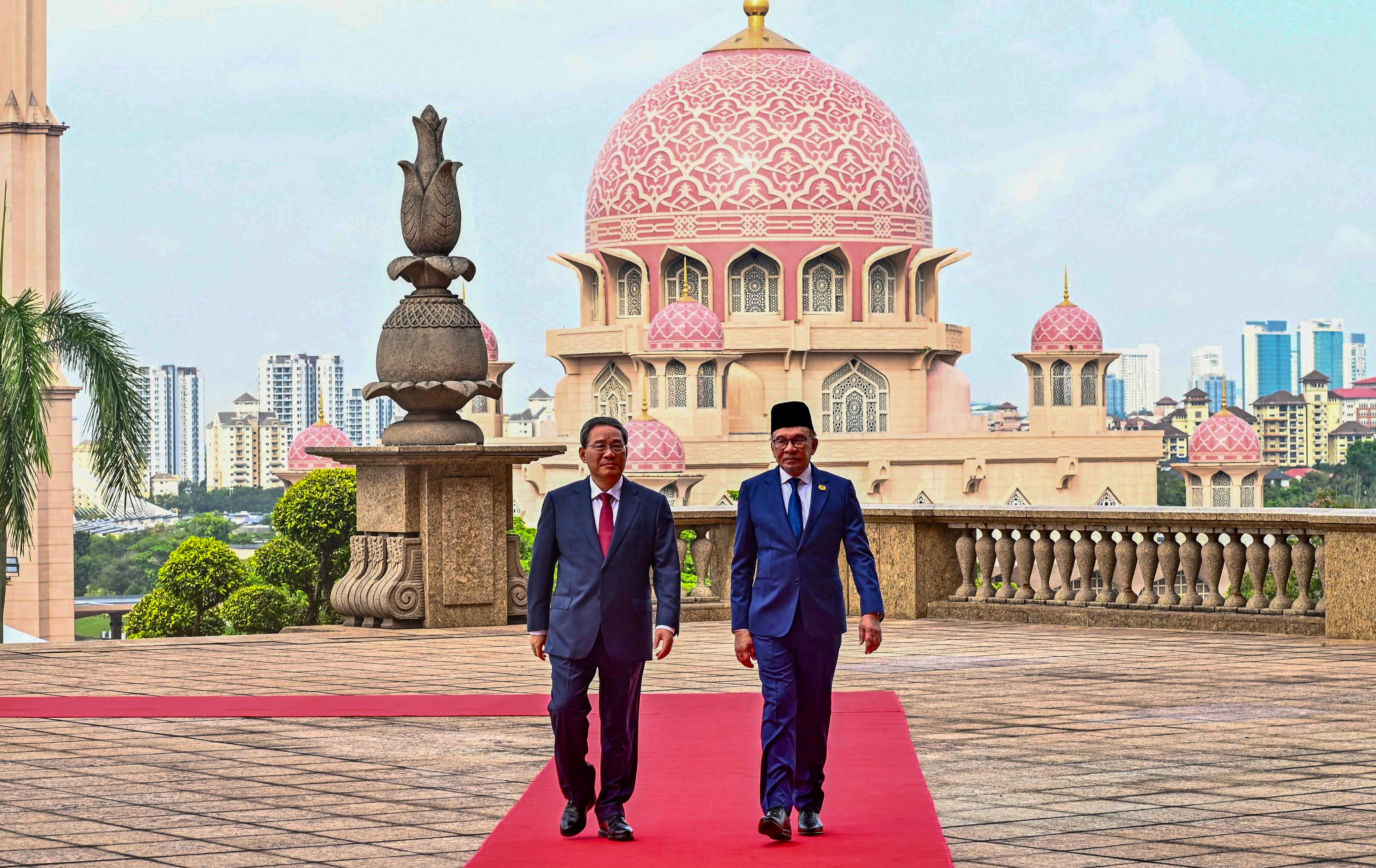 China’s Premier Li Qiang (left) and Malaysia’s Prime Minister Anwar Ibrahim after a welcoming ceremony in Putrajaya on Wednesday. Photo: AFP