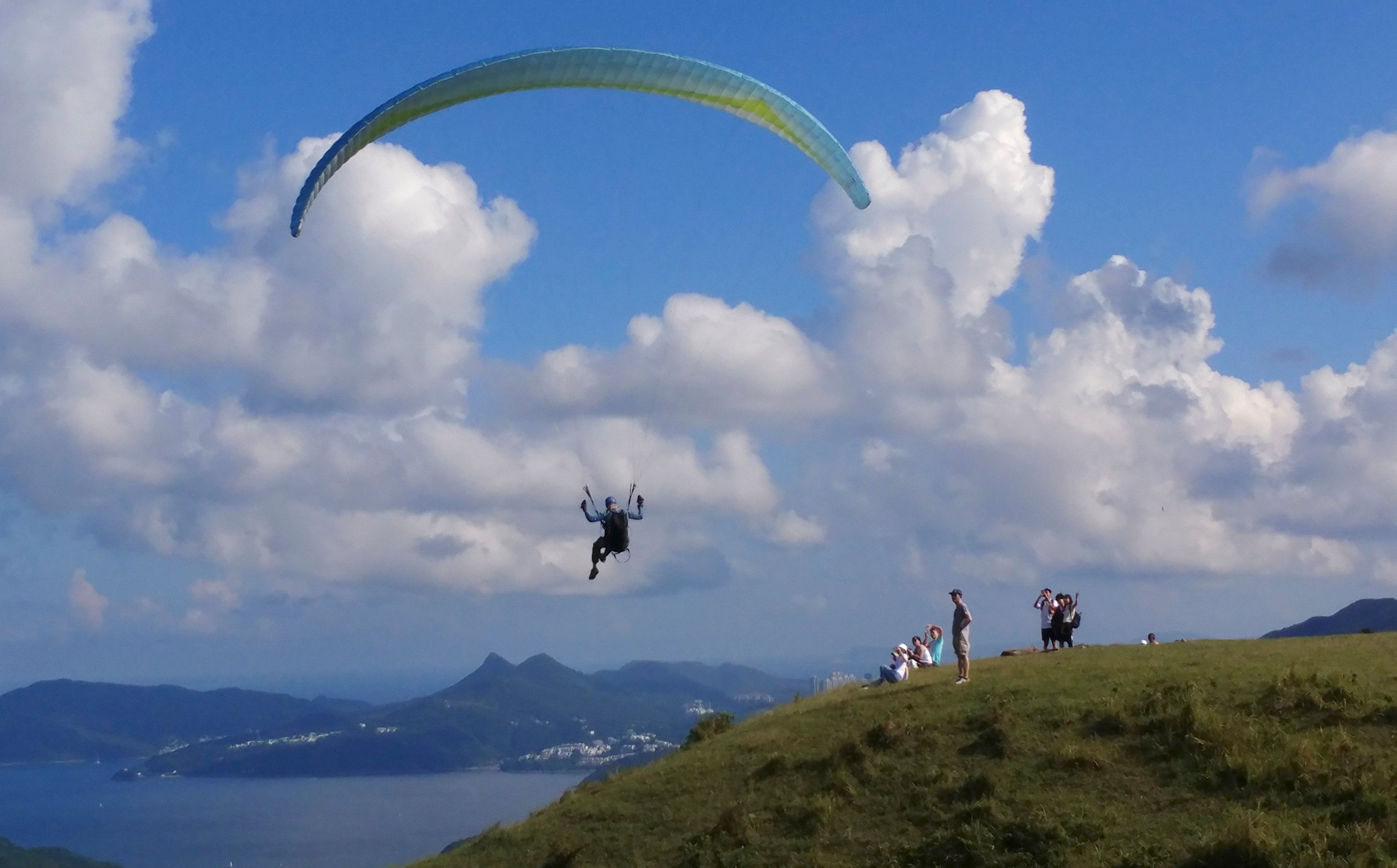 A paraglider died on Monday after hitting adverse weather mid-flight. Photo: Felix Wong