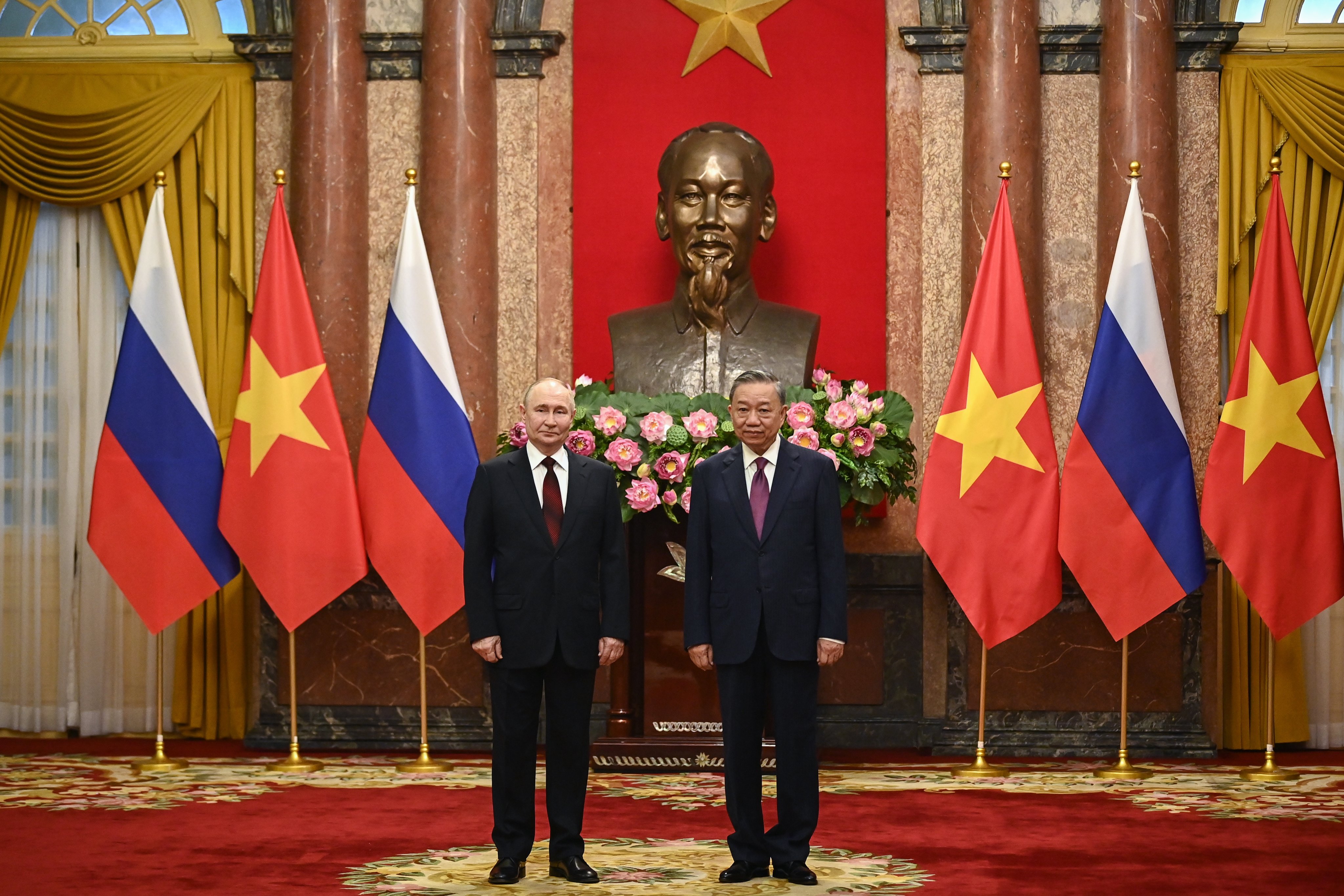 Vietnamese President To Lam and his Russian counterpart Vladimir Putin at the Presidential Palace in Hanoi, Vietnam. Photo: EPA-EFE