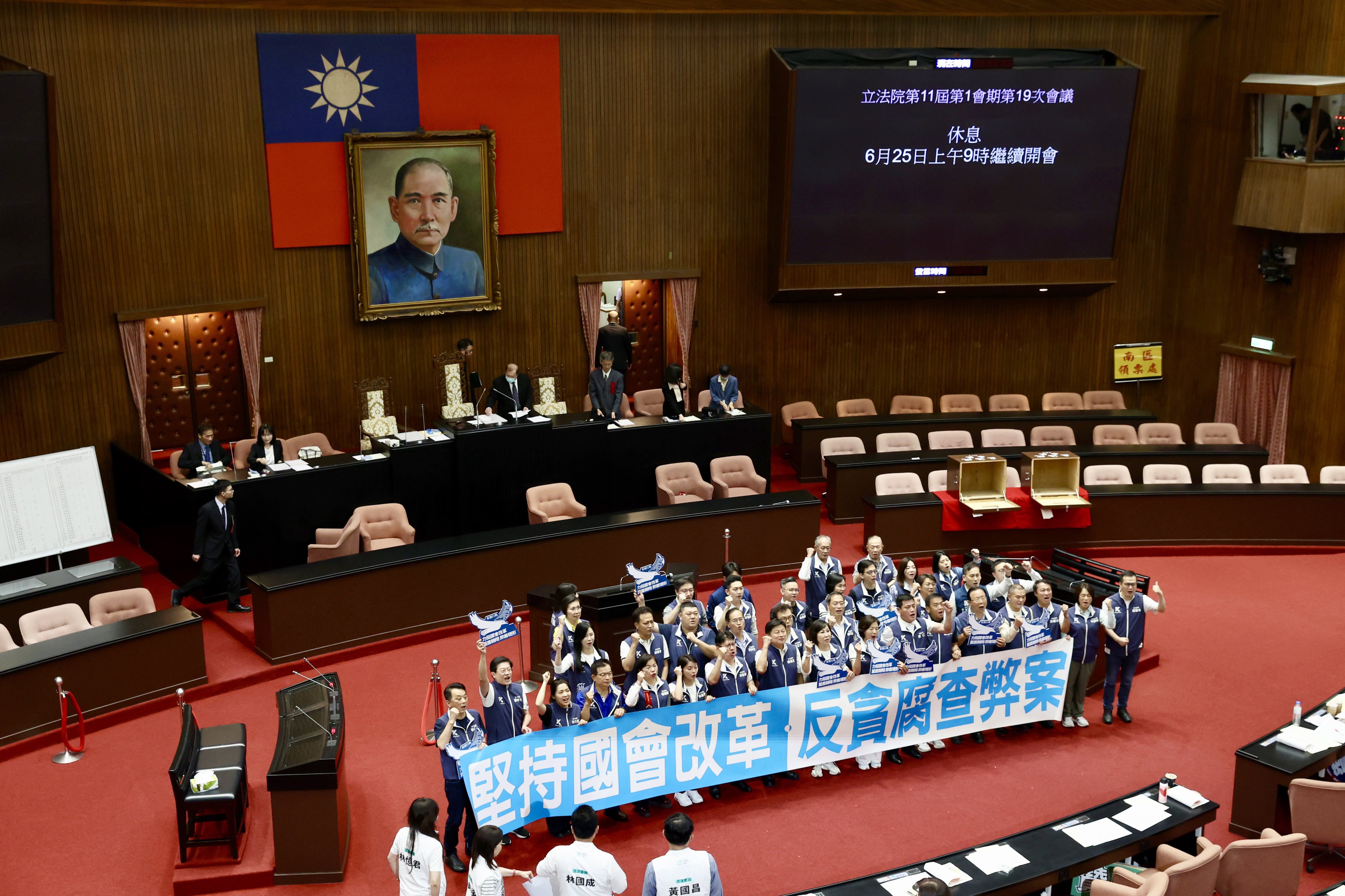 Legislators from Taiwan’s main opposition party the Kuomintang celebrate after overturning an executive veto on their parliamentary reform bills on Friday. Photo: EPA