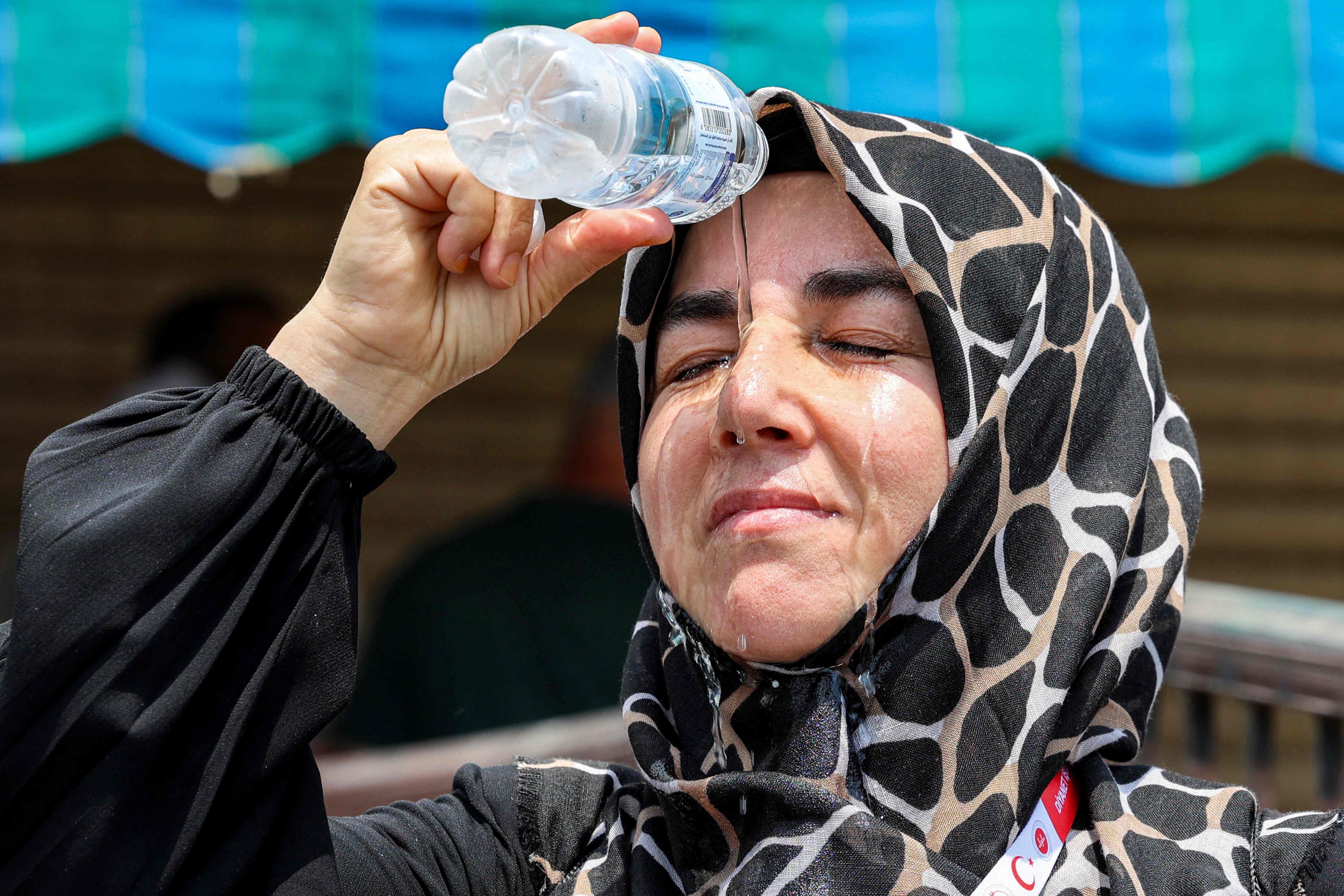 A Muslim pilgrim tries to cool off in Saudi Arabia’s holy city of Mecca. Photo: AFP