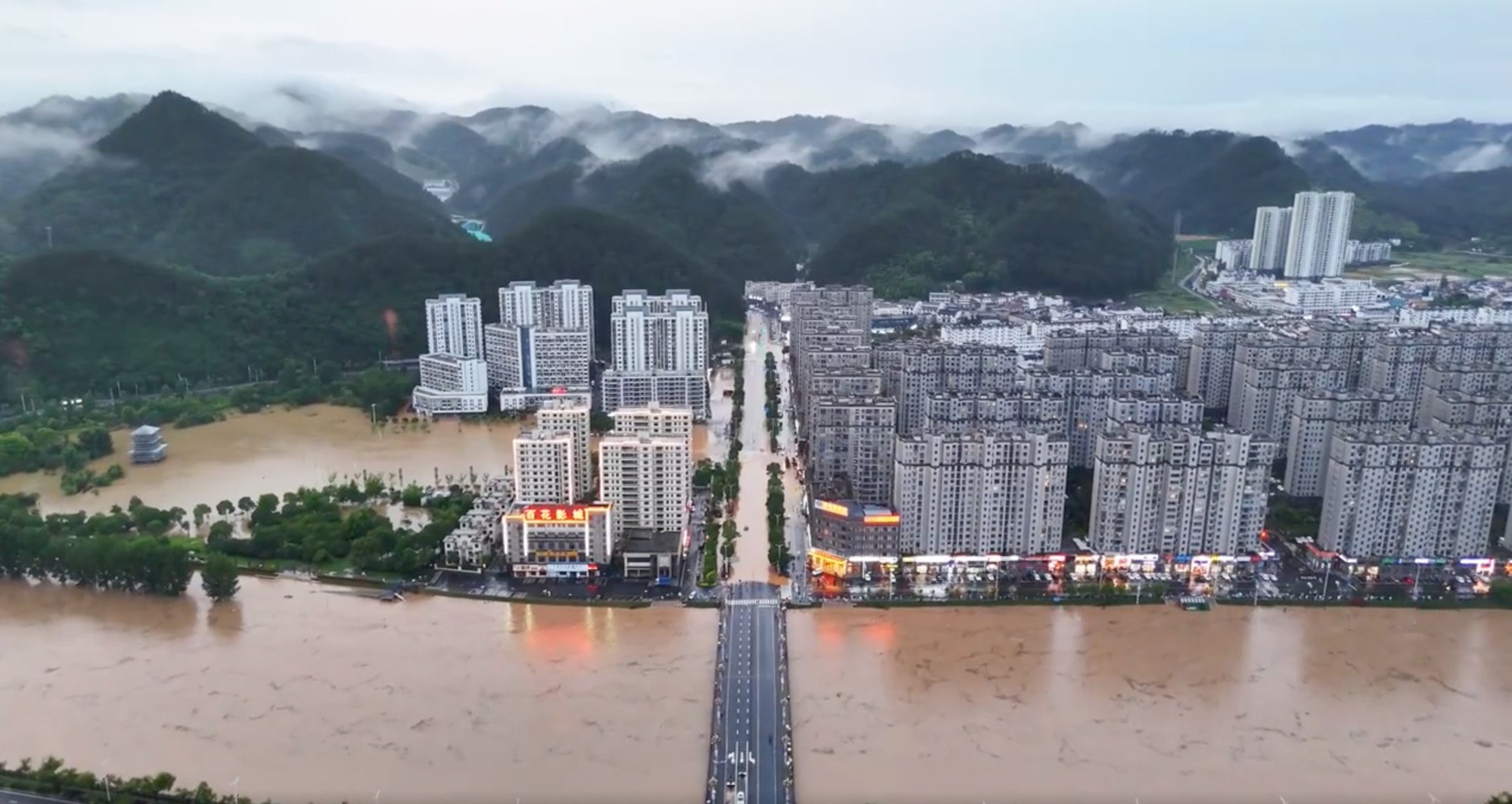 Huangshan’s easternmost county Shexian, where rising river levels destroyed a bridge and flooded roads and rice fields on Thursday. Photo: Weibo
