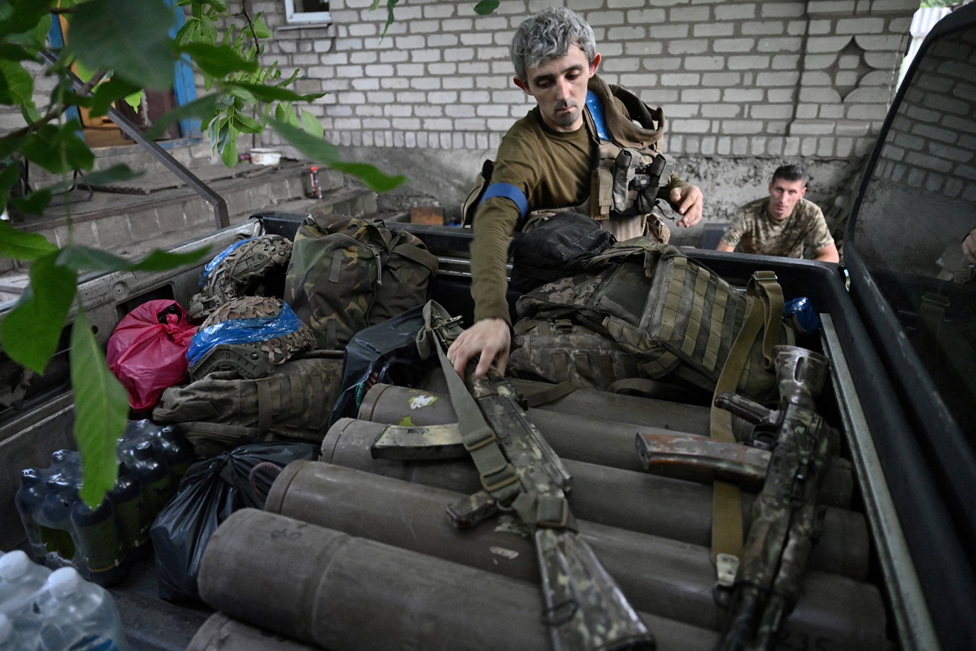 A Ukrainian army mortar operator prepares to go on a mission in the Pokrovsk area of Donetsk on June 12, amid Russia’s invasion of Ukraine. Photo: AFP via Getty Images/TNS
